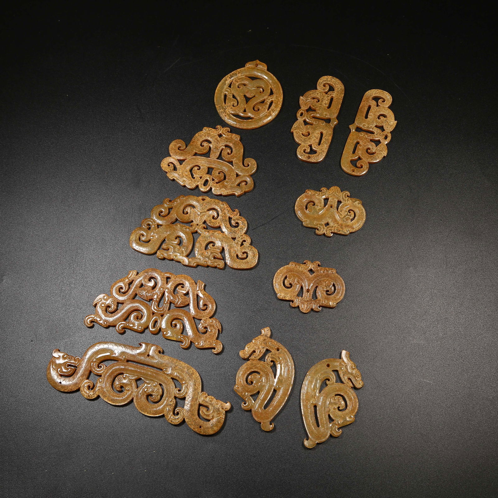 A ANCIENT JADE DRAGON MOTIF PENDANT SET: Ancient Jade Dragon Motif Pendant Set