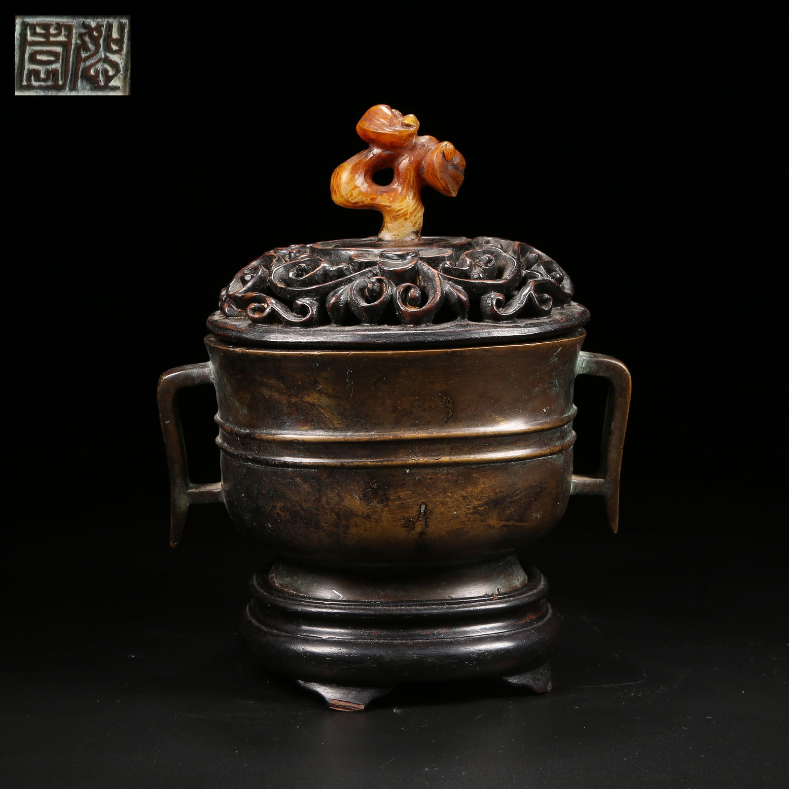 A BRONZE CYLINDER-SHAPED CENSER: Bronze Cylinder-Shaped Censer