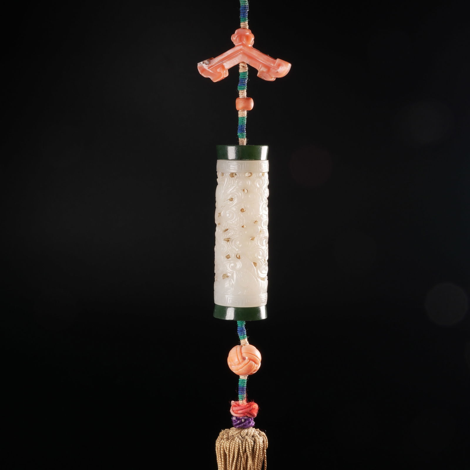 A HETIAN JADE CLOUD-AND-DRAGON PATTERNED SACHET: Hetian jade cloud-and-dragon patterned sachet