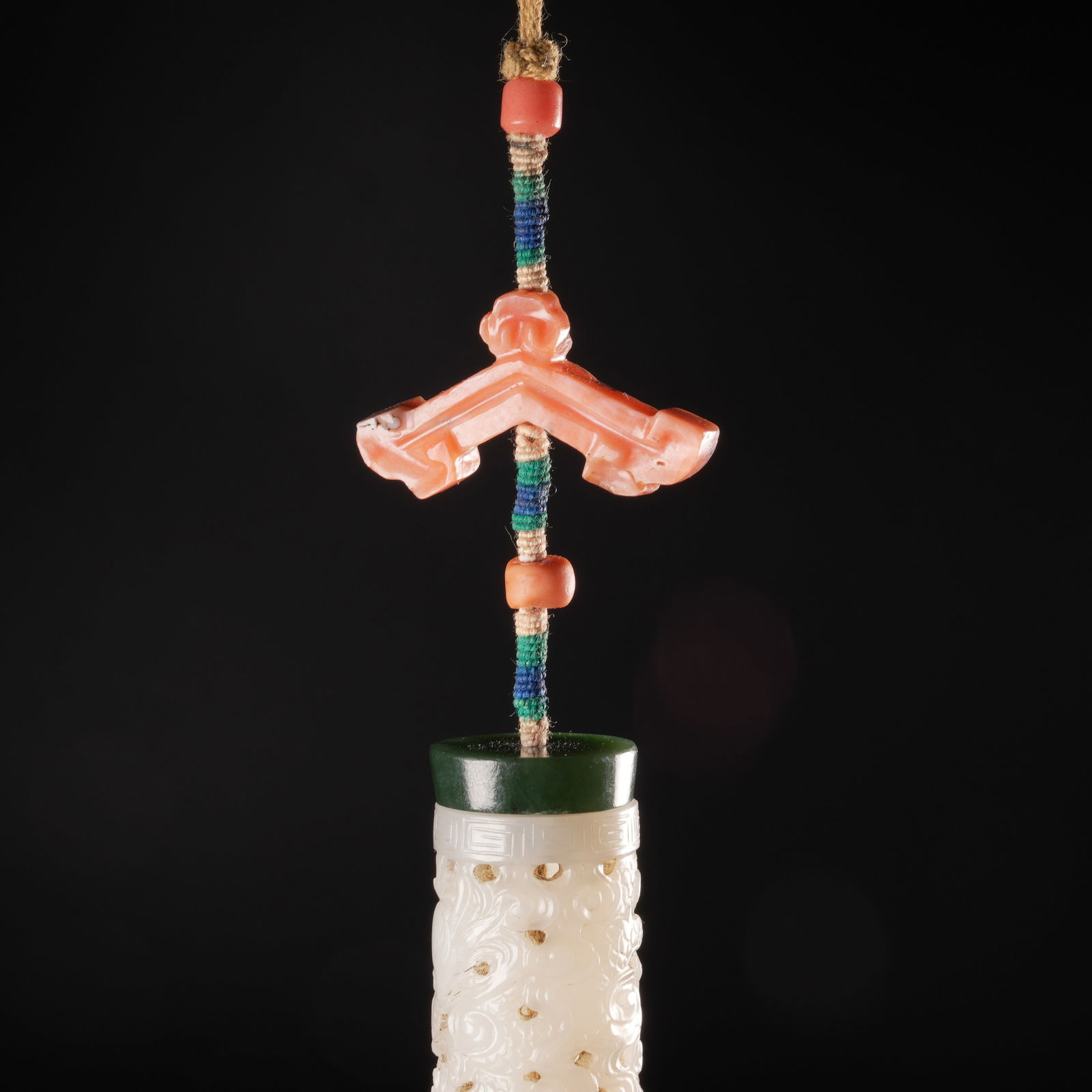 A HETIAN JADE CLOUD-AND-DRAGON PATTERNED SACHET - 2