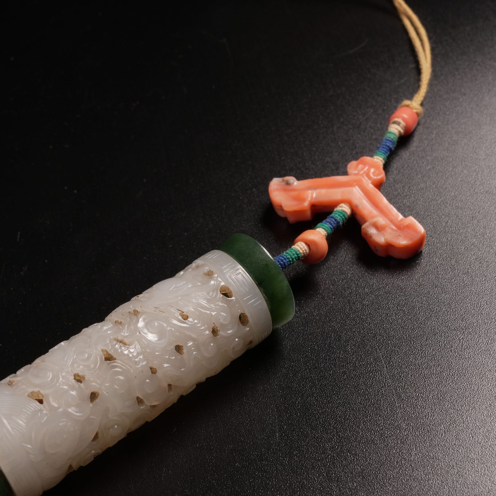 A HETIAN JADE CLOUD-AND-DRAGON PATTERNED SACHET - 7