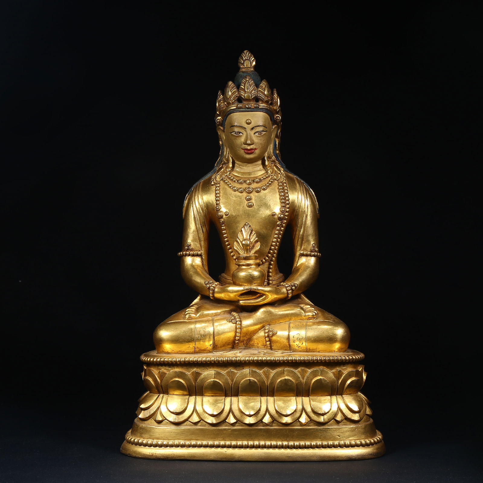 A GILT BRONZE AMITAYUS BUDDHA STATUE IN ZANABAZAR STYLE (1 of 8)