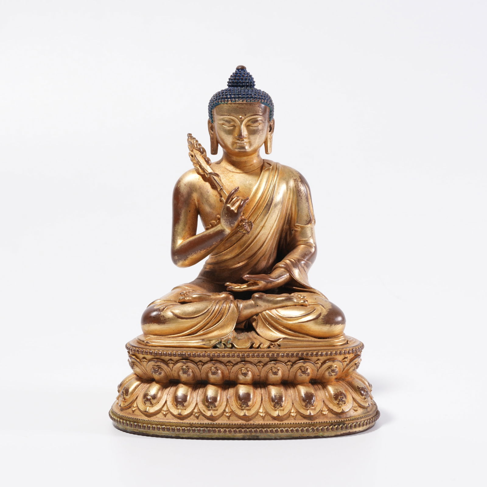 A GILT BRONZE BUDDHA STATUE (1 of 9)