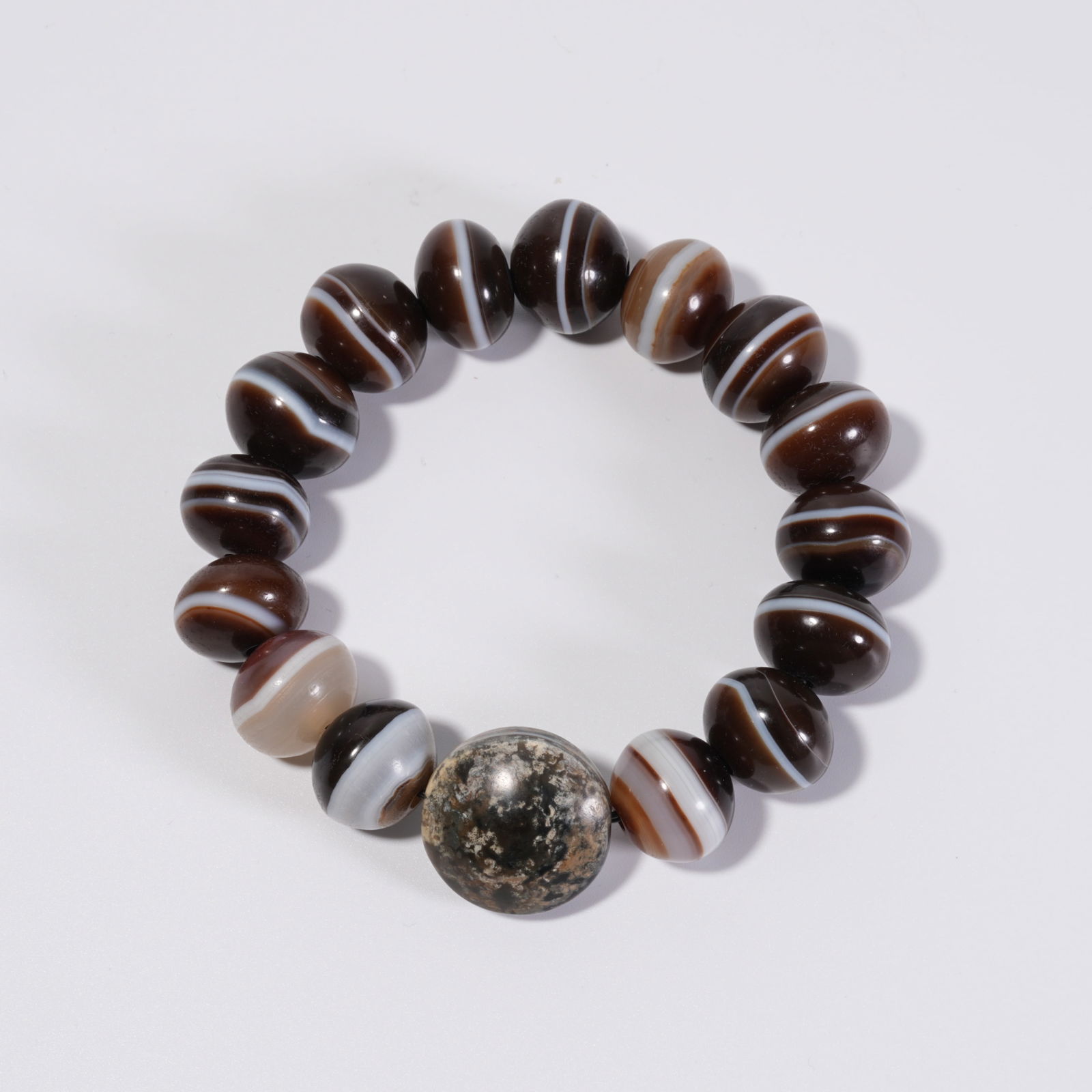 A YAKUSHI TIANZHU BEAD BRACELET (1 of 9)