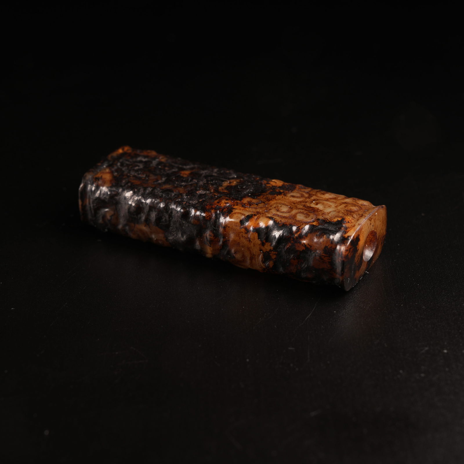 A HOOKED-CLOUD PATTERN LIANZHI IN ARCHAIC JADE: Hooked-Cloud Pattern Lianzhi in Archaic Jade