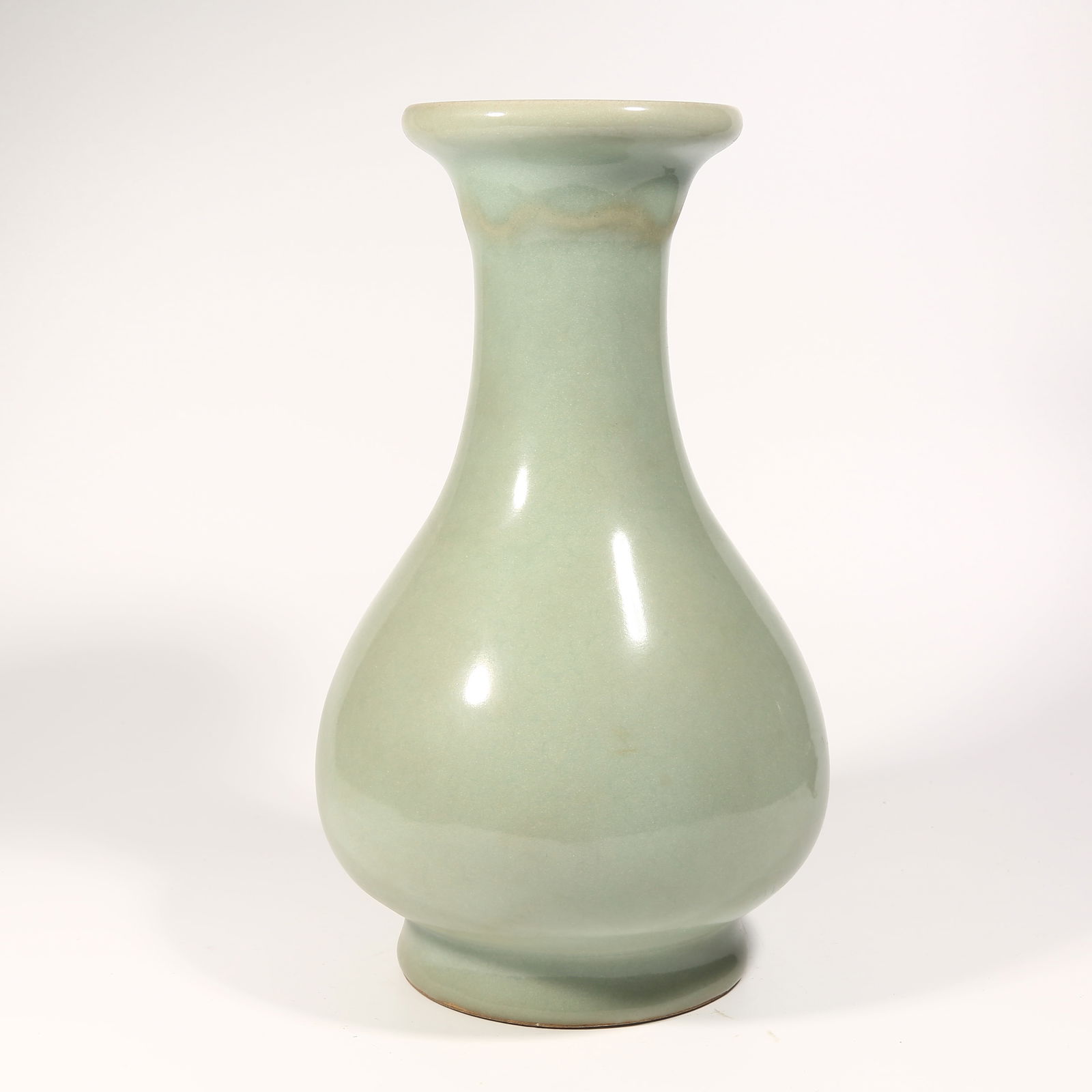 A LONGQUAN KILN PAN-MOUTH VASE (1 of 9)