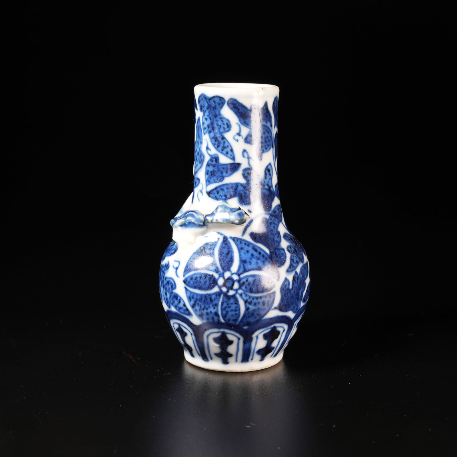 A BLUE-AND-WHITE FLOWER-AND-DRAGON SCULPTED LONG-NECK JAR: Blue-and-White Flower-and-Dragon Sculpted Long-Neck Jar