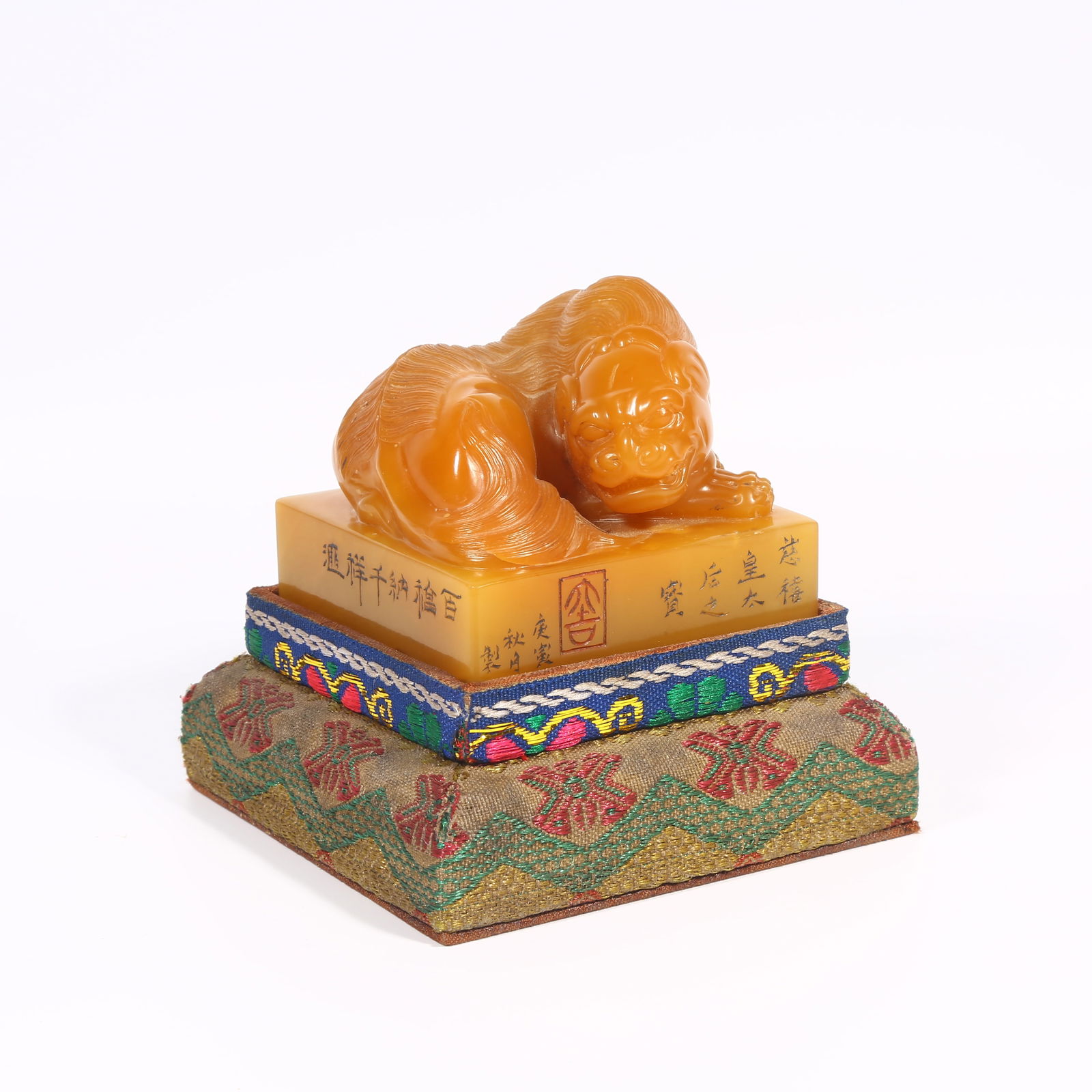 A SHOUSHAN TIANHUANG STONE SEAL WITH BEAST-SHAPED KNOB: Shoushan Tianhuang stone seal with beast-shaped knob