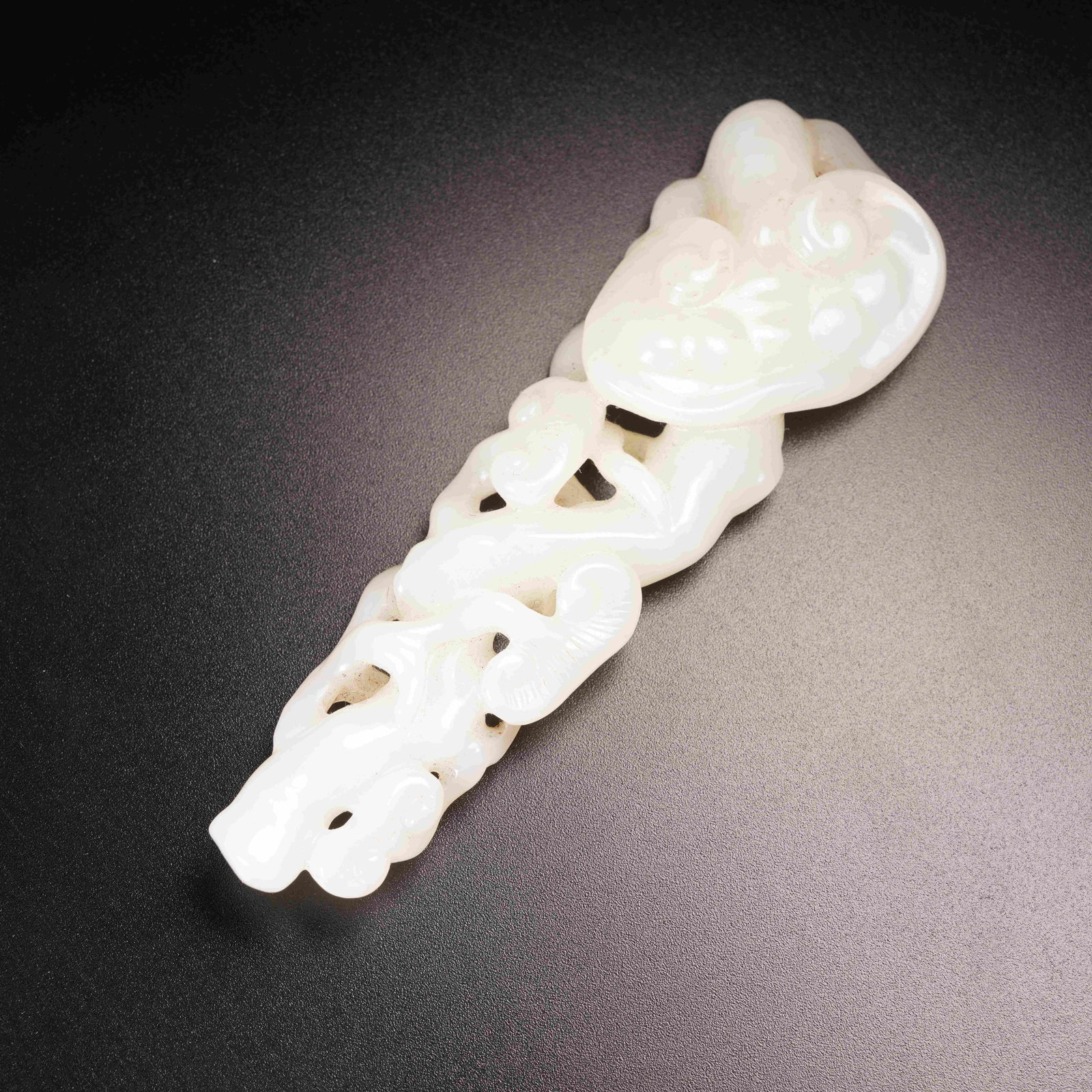 A HETIAN JADE LINGZHI RUYI (1 of 8)