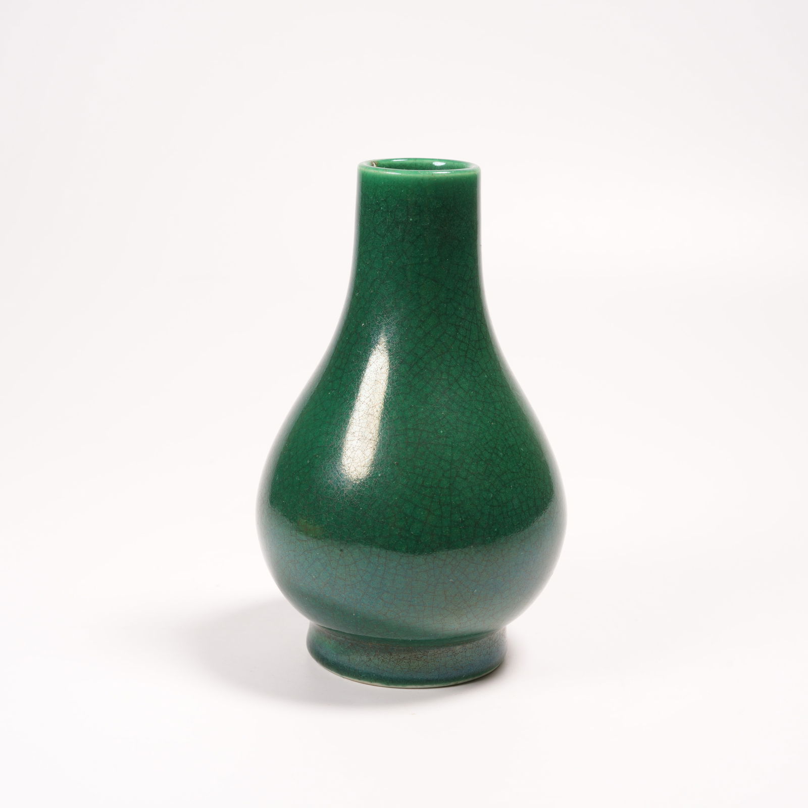A PEACOCK GREEN GLAZE GALLBLADDER-SHAPED VASE: Peacock Green Glaze Gallbladder-Shaped Vase