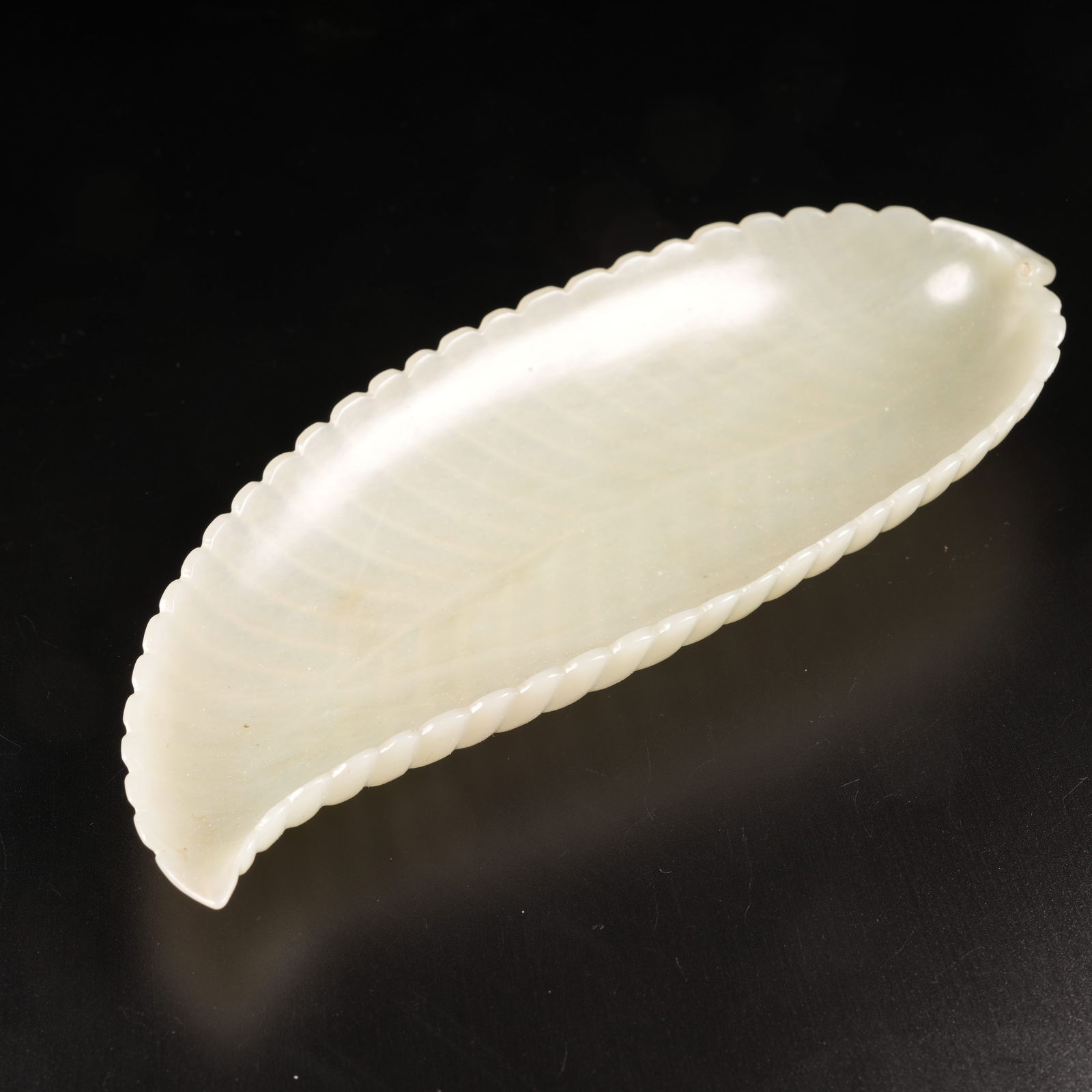 A HETIAN JADE LEAF-SHAPED WATER BASIN: Hetian Jade Leaf-Shaped Water Basin