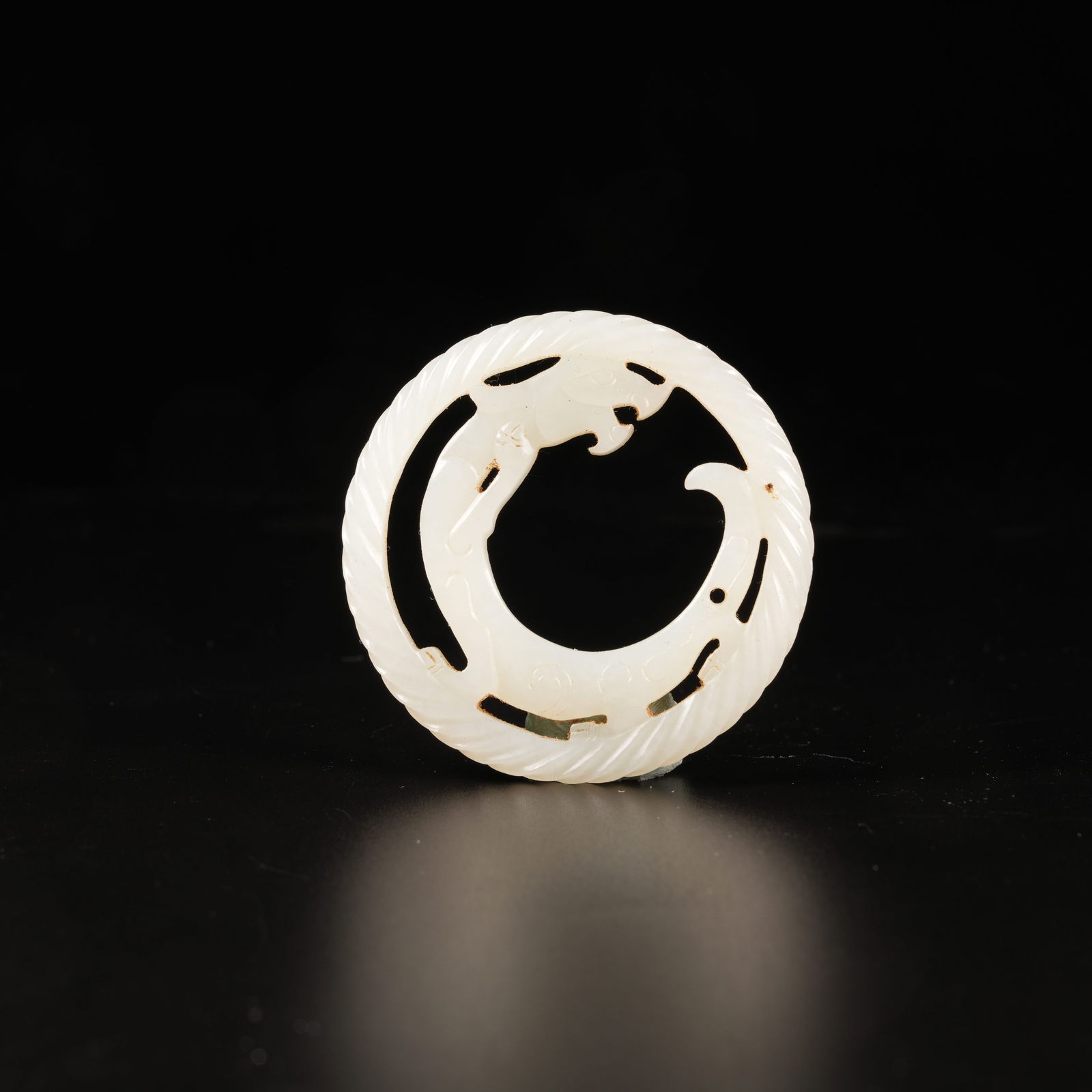 A ANCIENT JADE TWISTED-WIRE PHOENIX RING: Ancient Jade Twisted-Wire Phoenix Ring