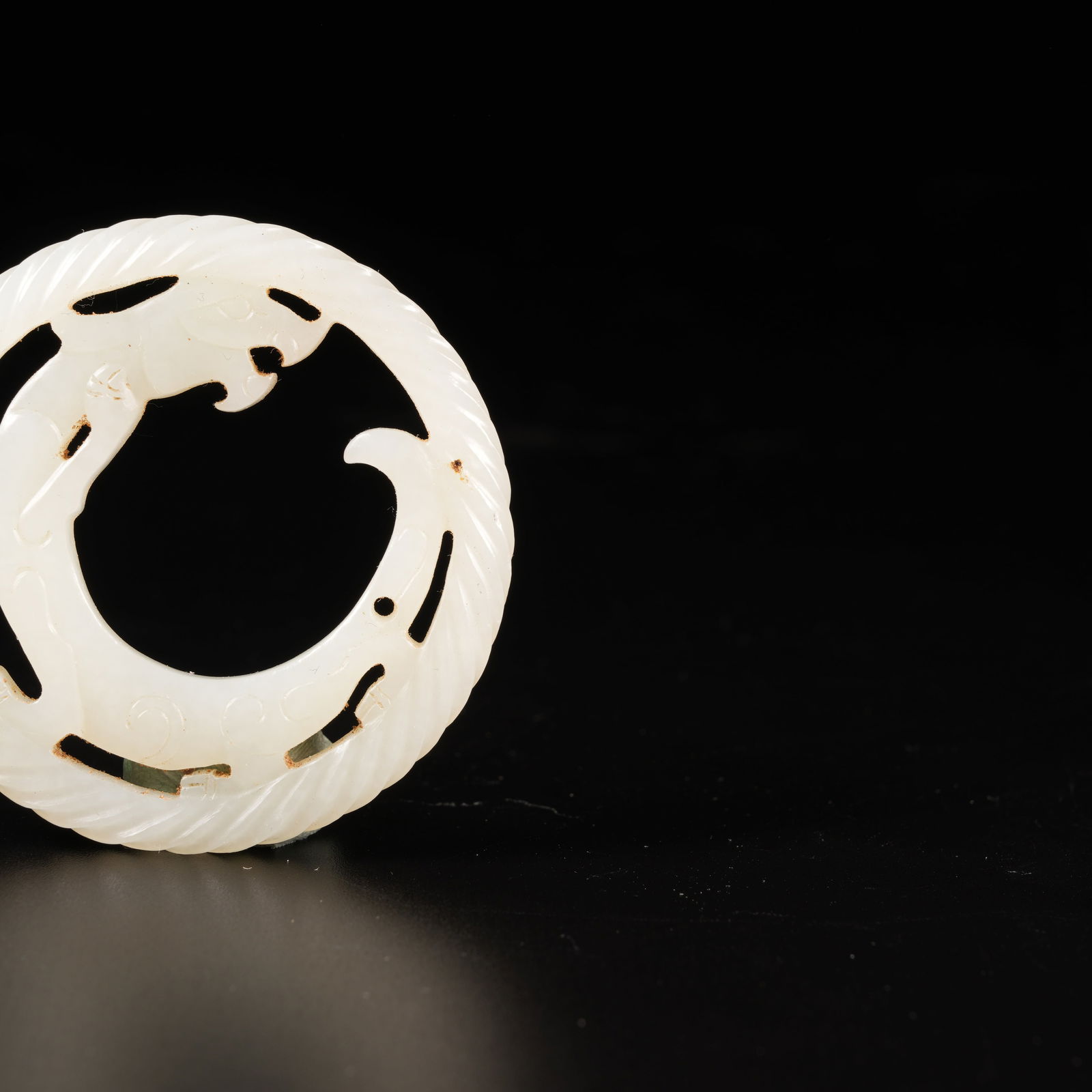 A ANCIENT JADE TWISTED-WIRE PHOENIX RING - 2