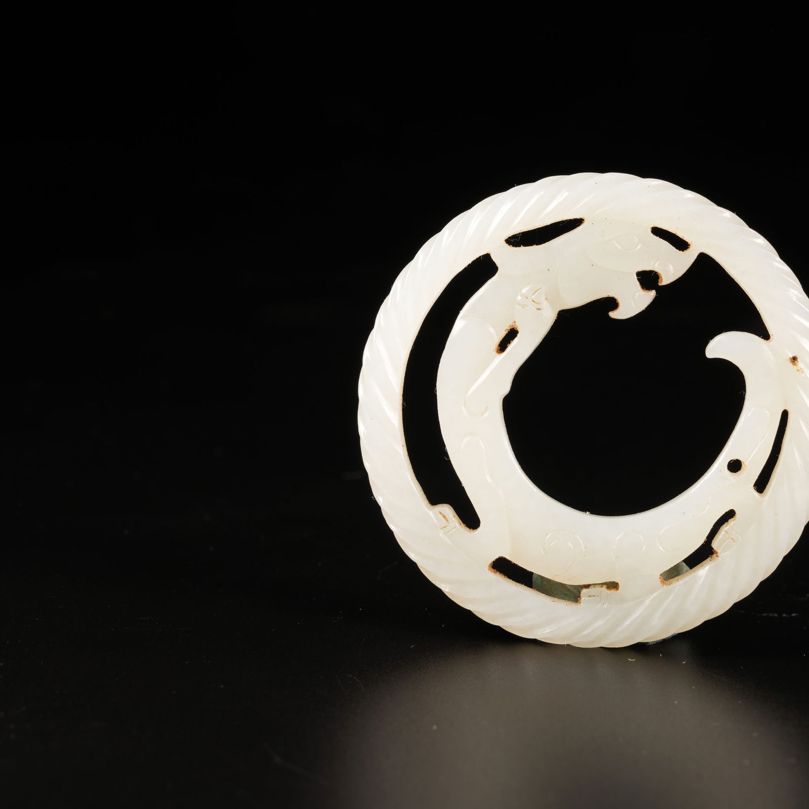 A ANCIENT JADE TWISTED-WIRE PHOENIX RING - 3