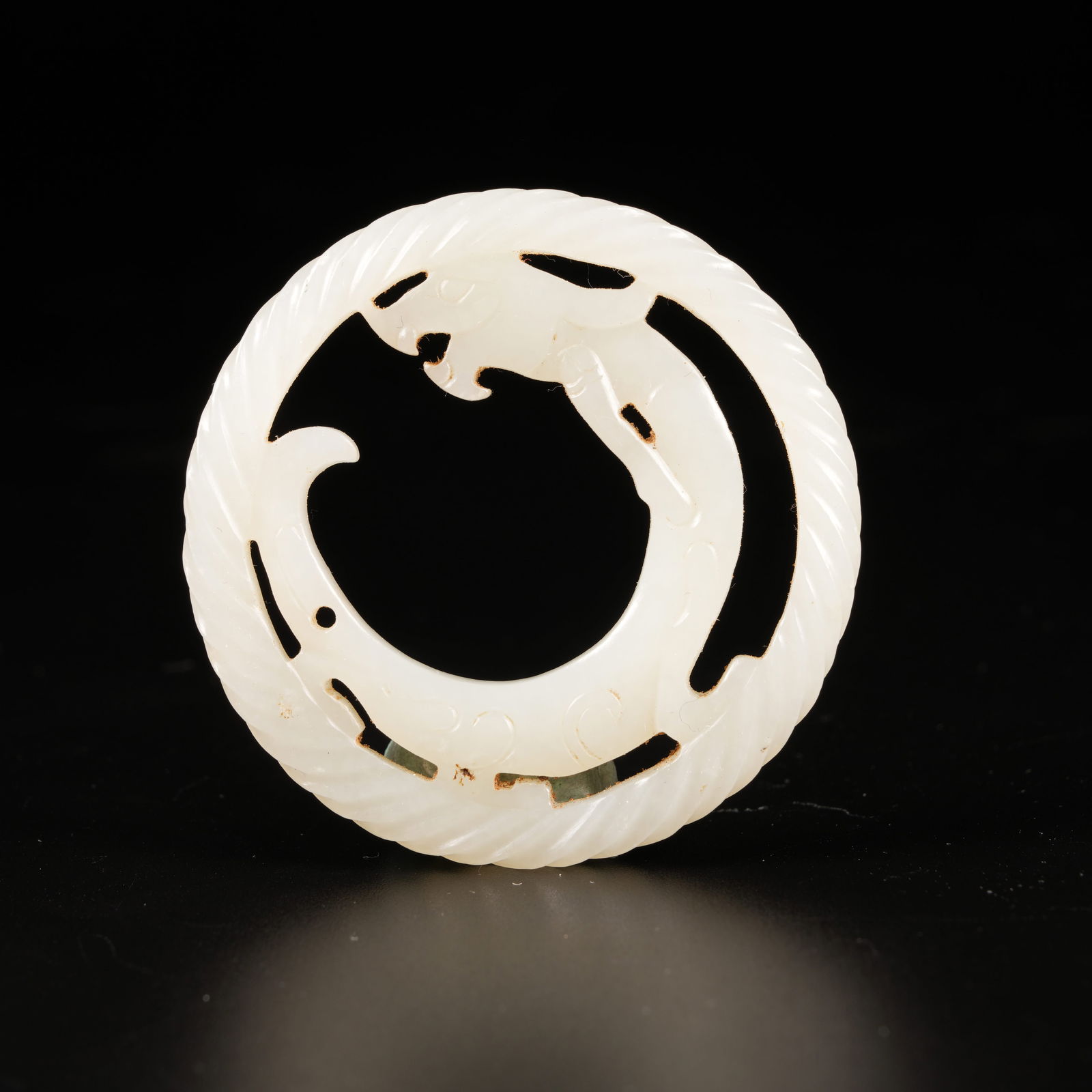 A ANCIENT JADE TWISTED-WIRE PHOENIX RING - 7