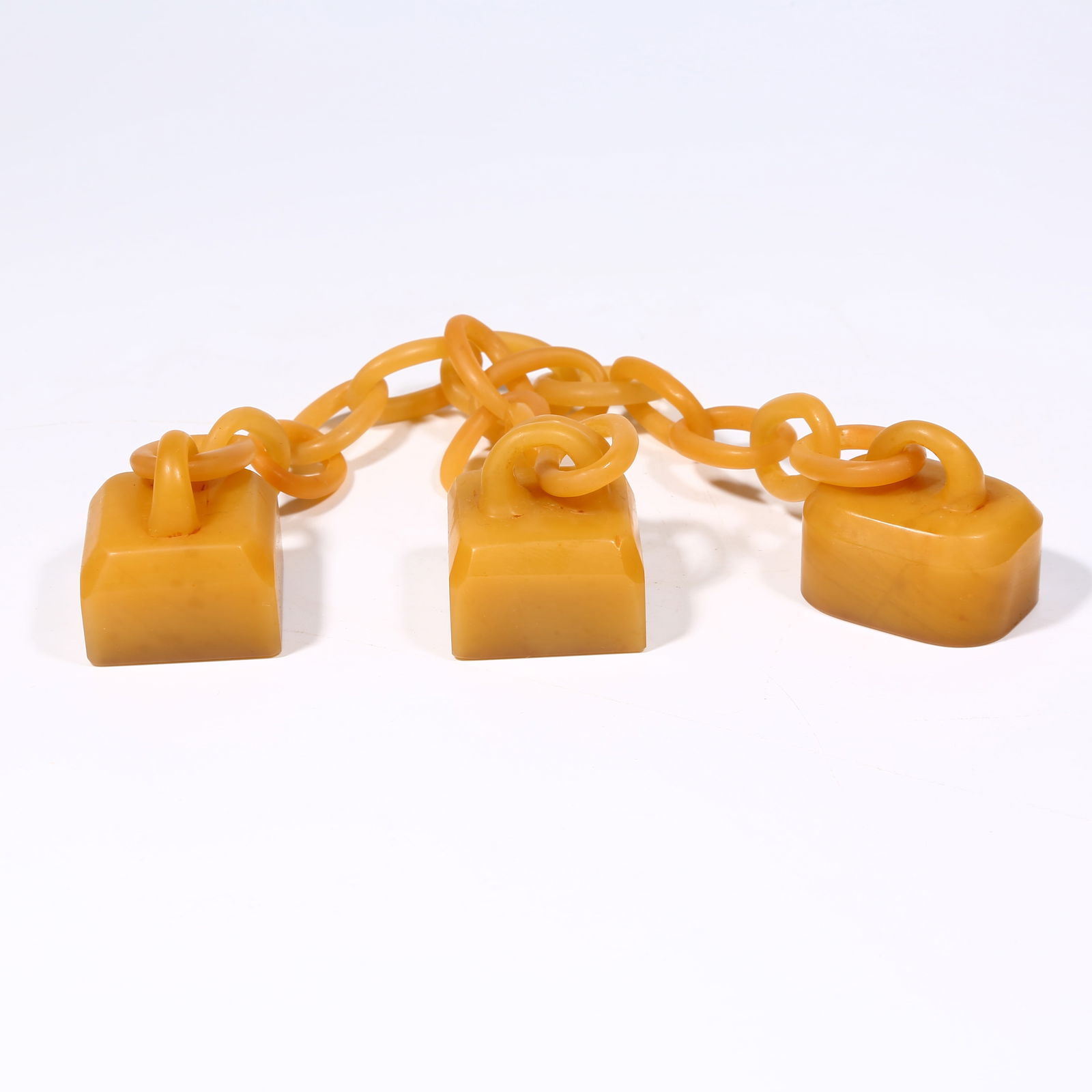 A THREE LINKED SHOUSHAN TIANHUANG STONE SEALS: Three linked Shoushan Tianhuang stone seals