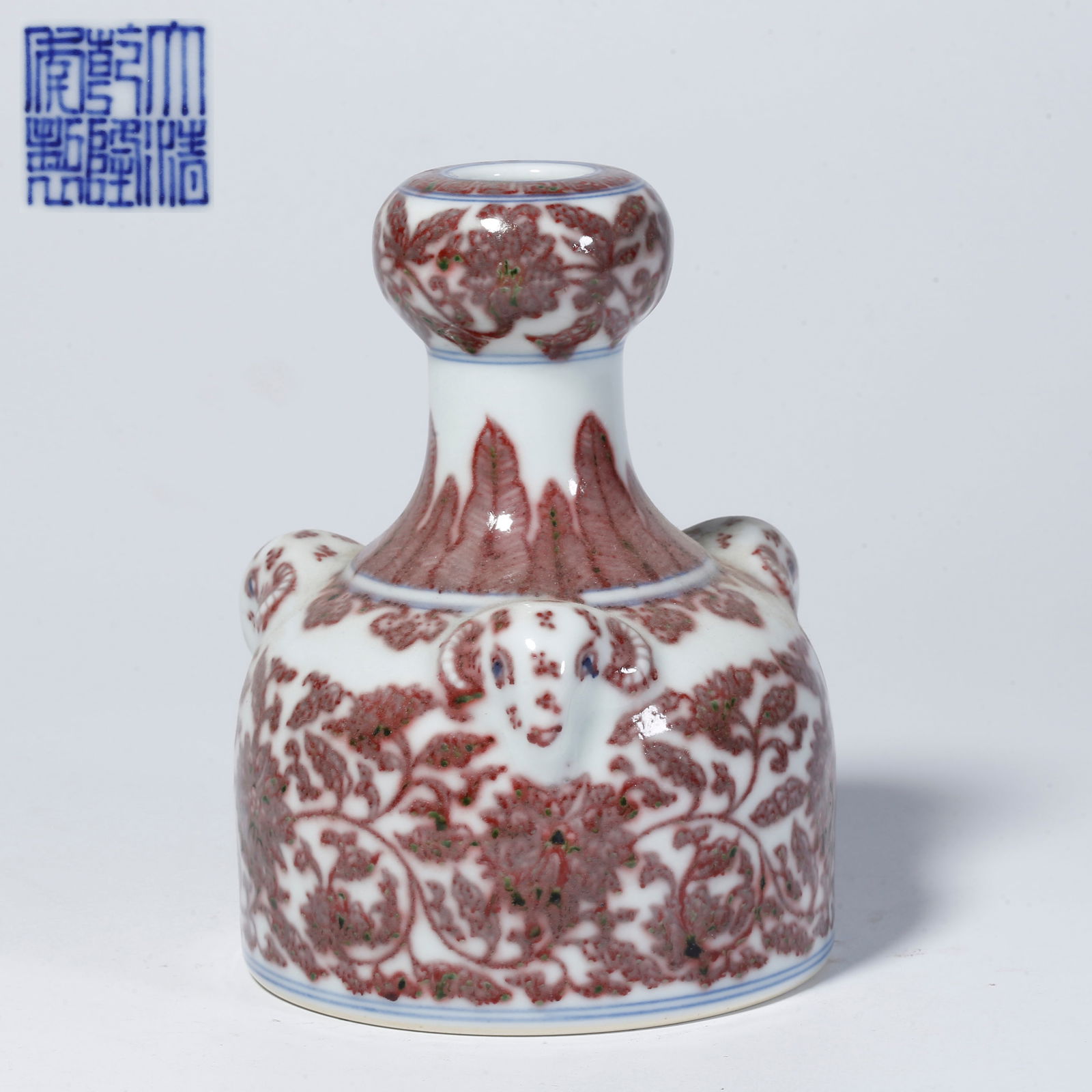 A UNDERGLAZE RED GARLIC-HEAD VASE WITH "THREE RAMS BRING BLISS" MOTIF: Underglaze red garlic-head vase with "Three Rams Bring Bliss" motif