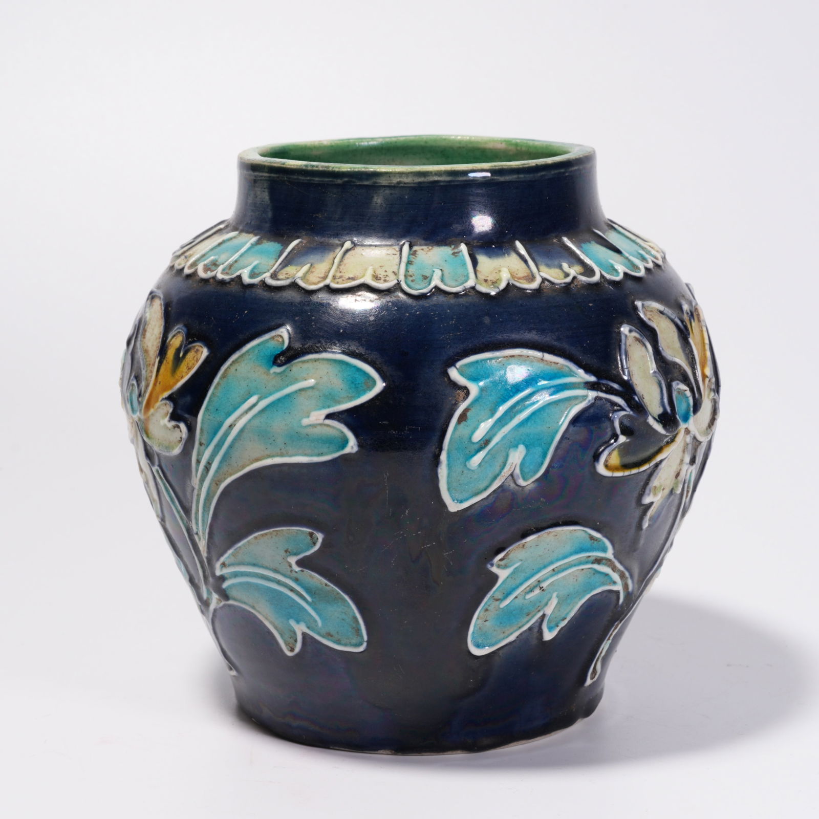 A BLUE-GLAZED JAR WITH FLOWER PATTERN - 2