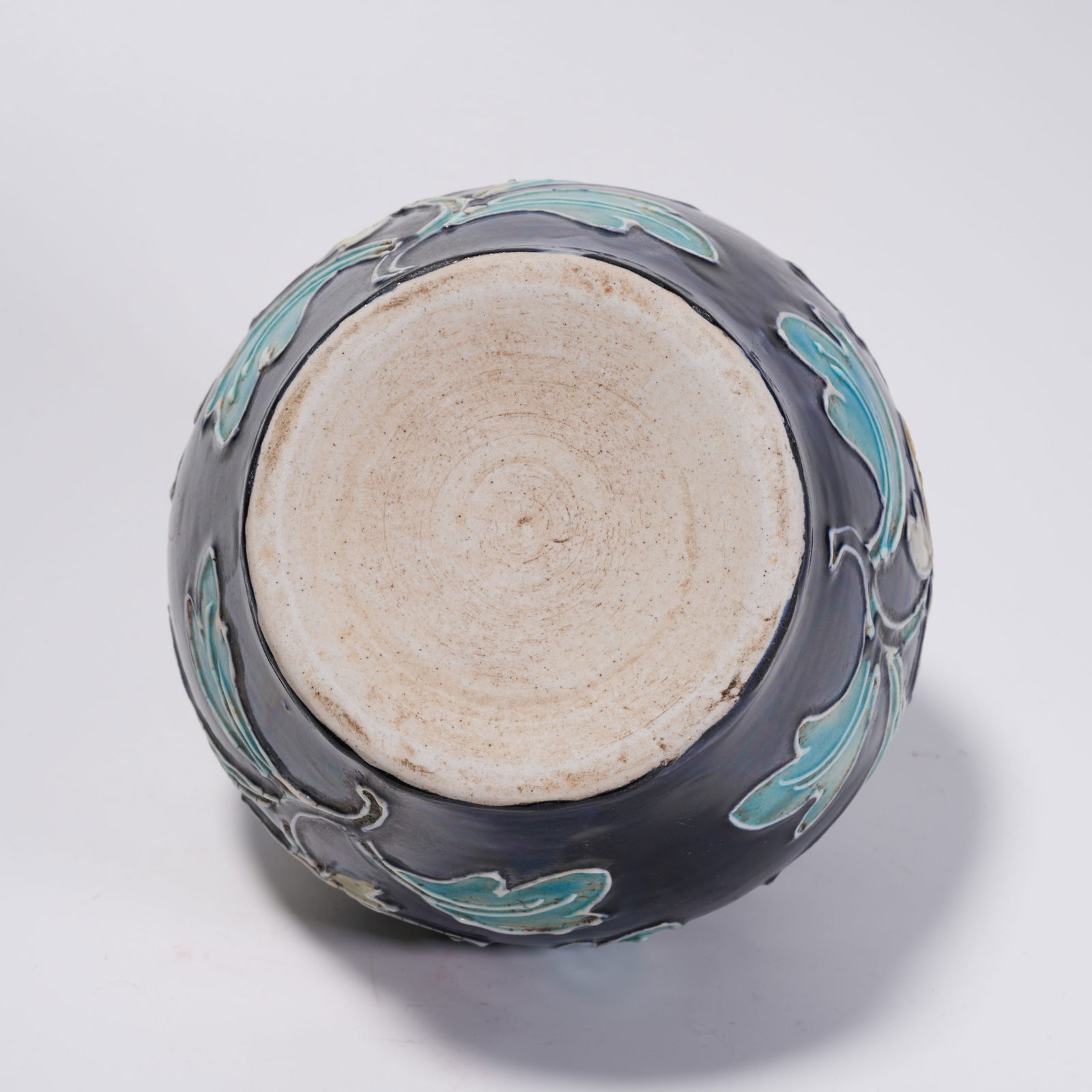 A BLUE-GLAZED JAR WITH FLOWER PATTERN - 9