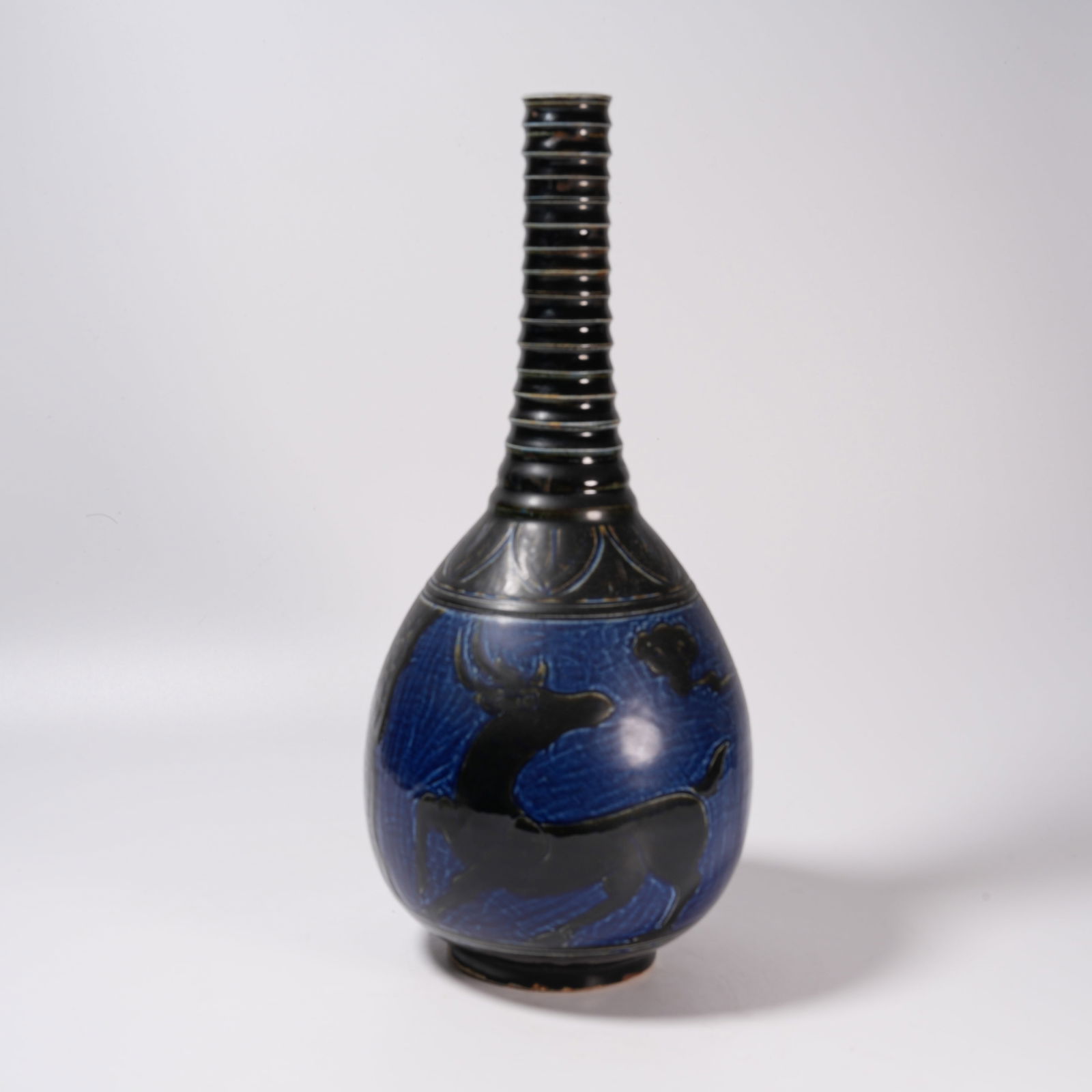 A DING KILN STRING-PATTERN DEER GALLBLADDER-SHAPED VASE: Ding Kiln String-Pattern Deer Gallbladder-Shaped Vase
