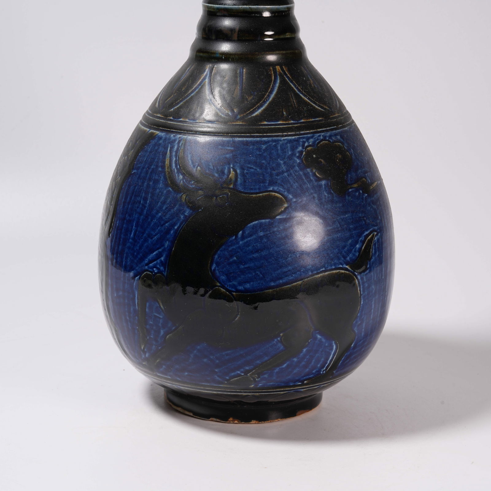 A DING KILN STRING-PATTERN DEER GALLBLADDER-SHAPED VASE - 3