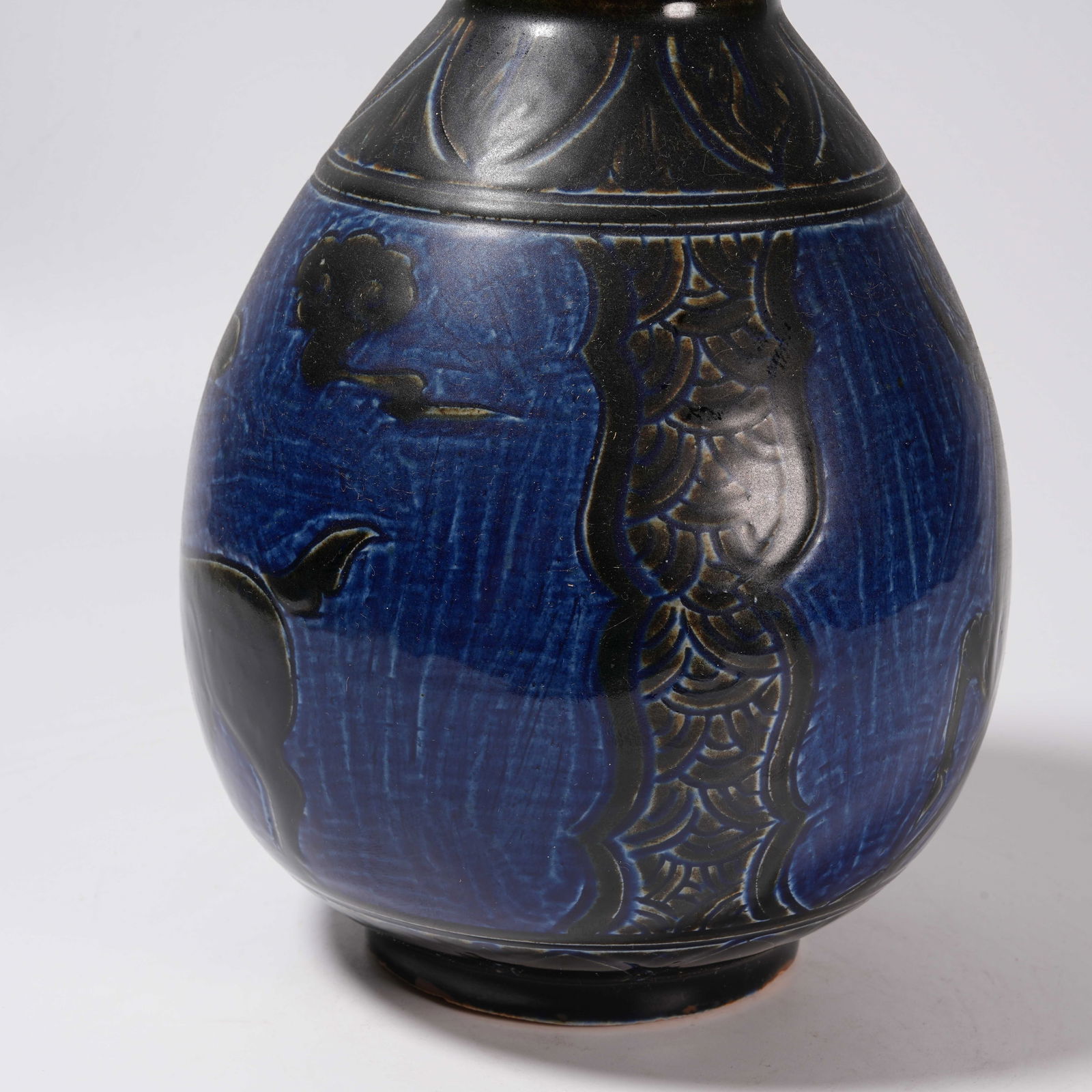 A DING KILN STRING-PATTERN DEER GALLBLADDER-SHAPED VASE - 4