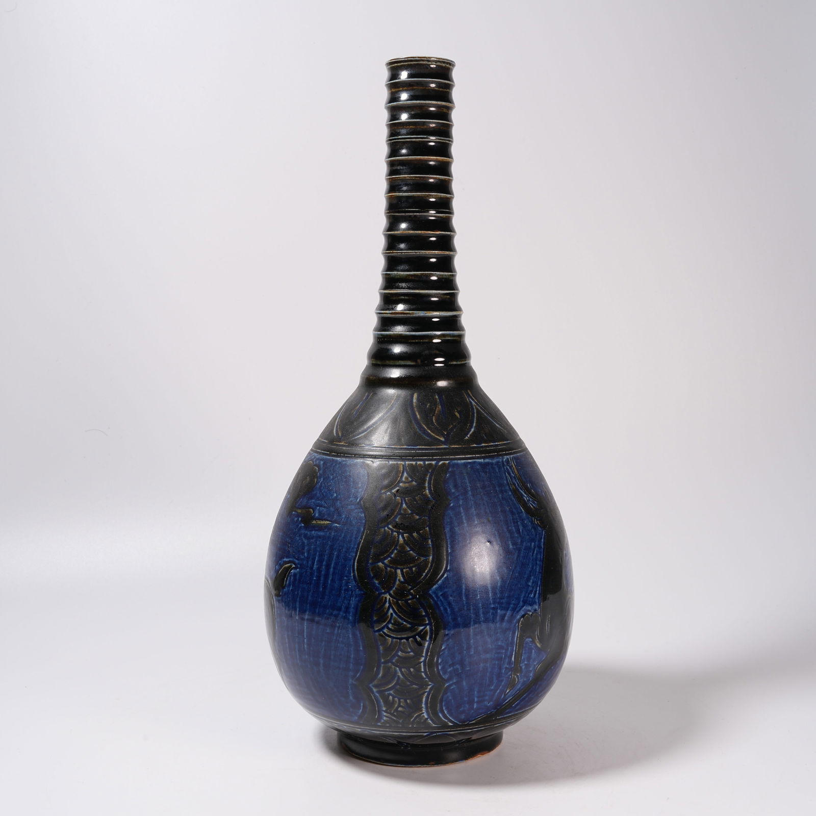 A DING KILN STRING-PATTERN DEER GALLBLADDER-SHAPED VASE - 5