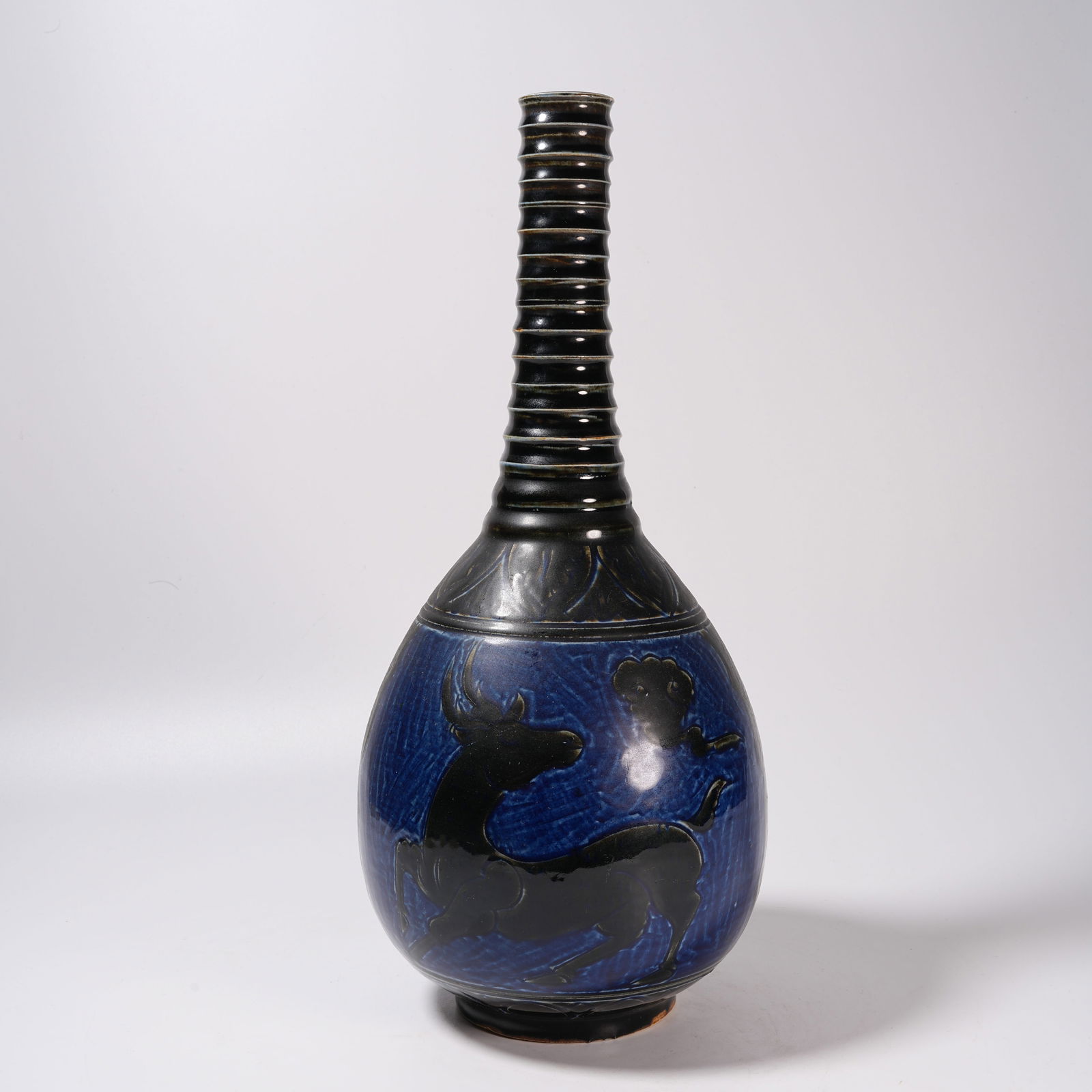 A DING KILN STRING-PATTERN DEER GALLBLADDER-SHAPED VASE - 6