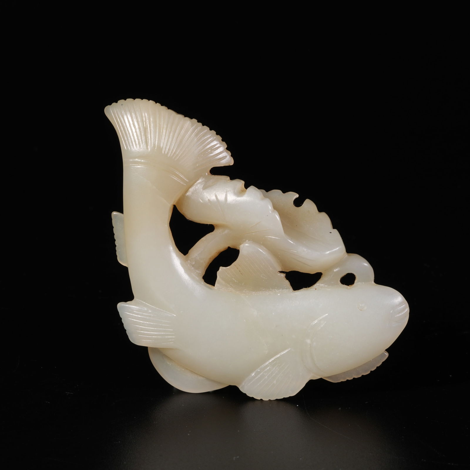 A HETIAN JADE LOTUS-AND-FISH PENDANT (1 of 8)