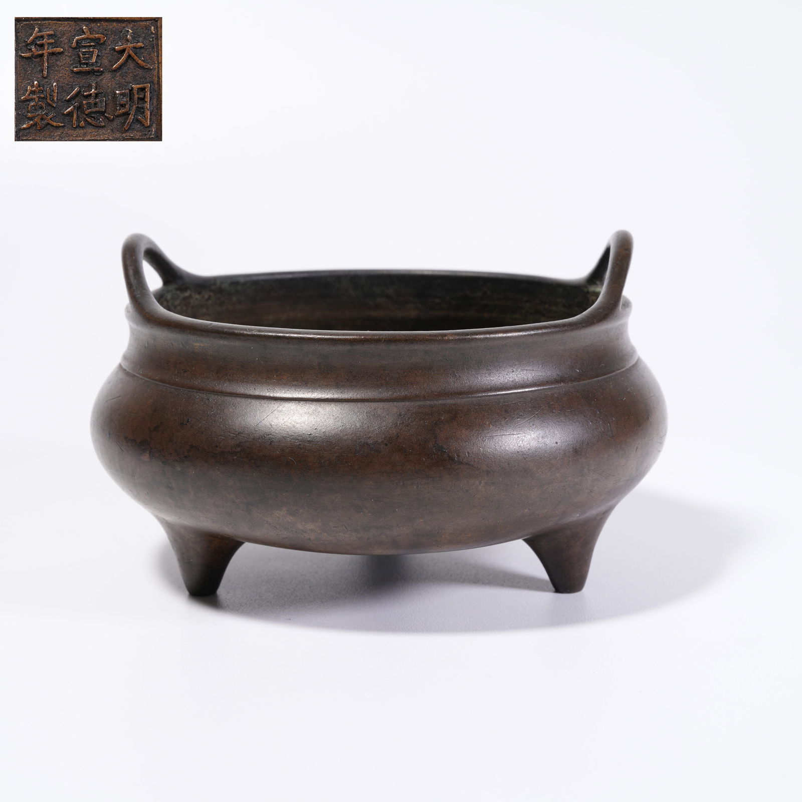 A BRONZE DOUBLE-HANDLED TRIPOD CENSER WITH BAMBOO PATTERN: Bronze Double-Handled Tripod Censer with Bamboo Pattern