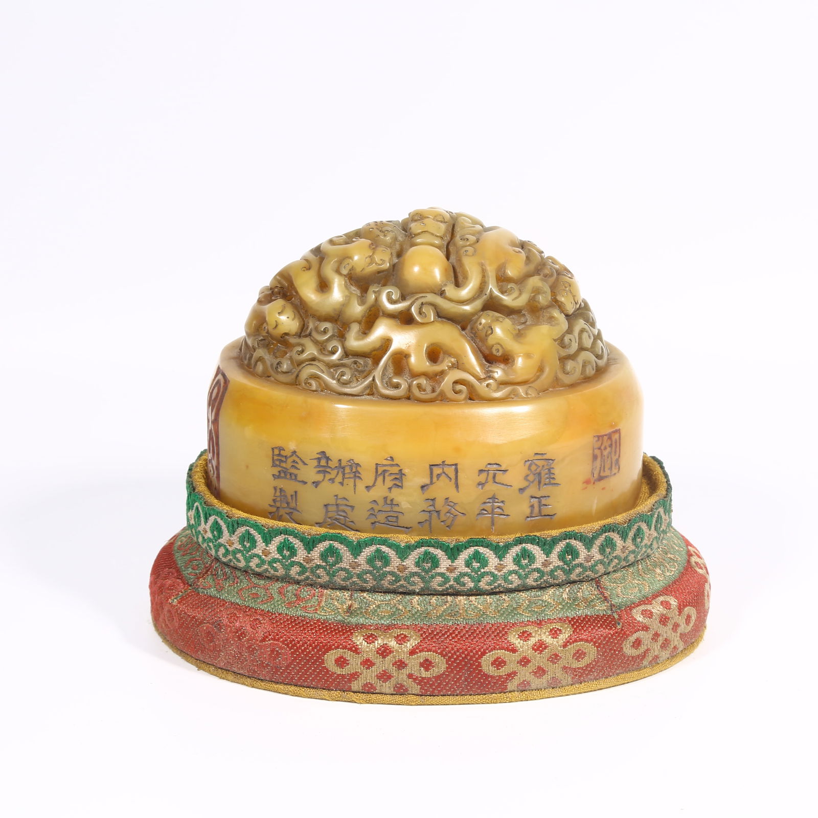 A SHOUSHAN STONE SEAL WITH CHI-DRAGON DESIGN: Shoushan stone seal with chi-dragon design