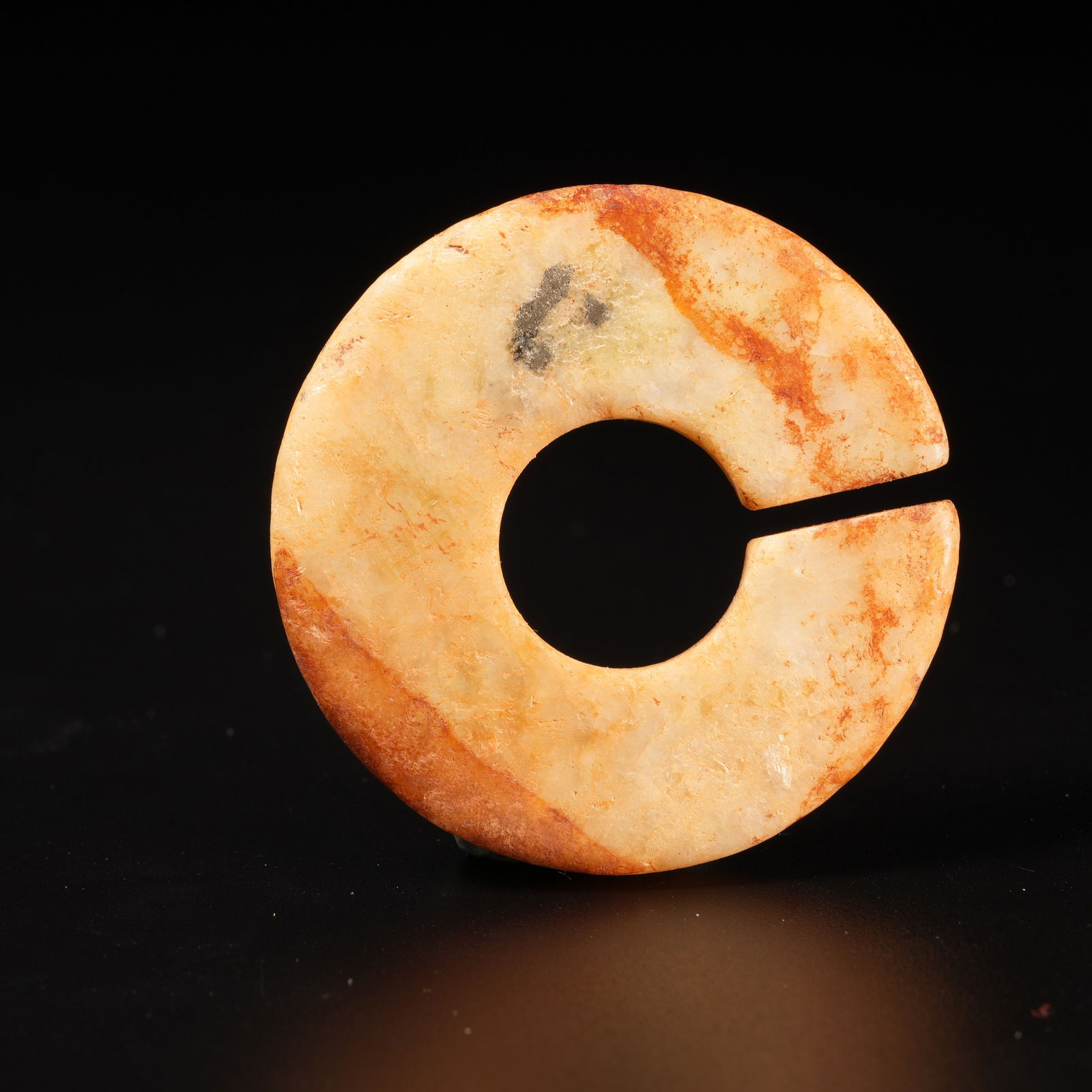 A ARCHAIC JADE RING (1 of 10)