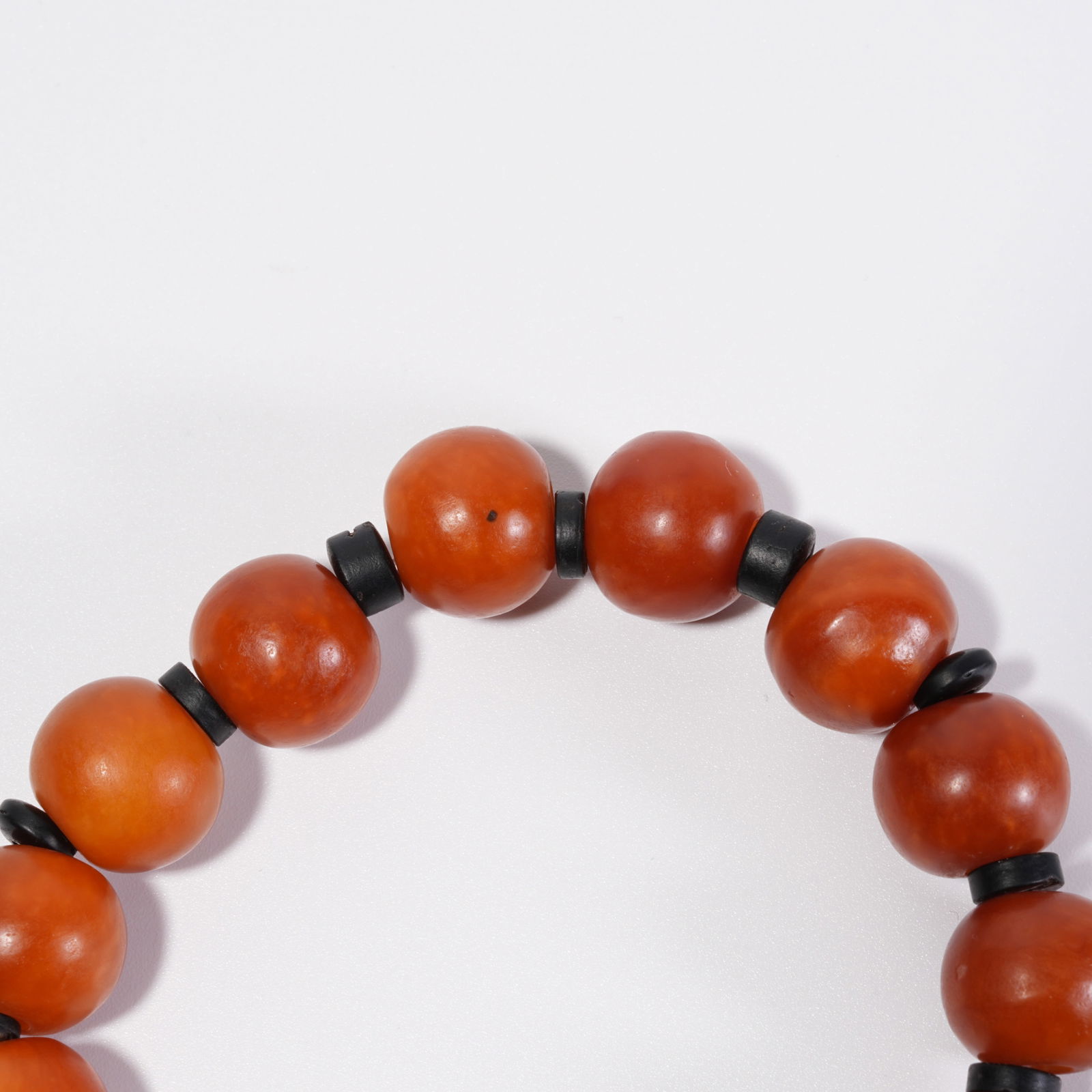 A HETIAN JADE BEAD BRACELET - 8