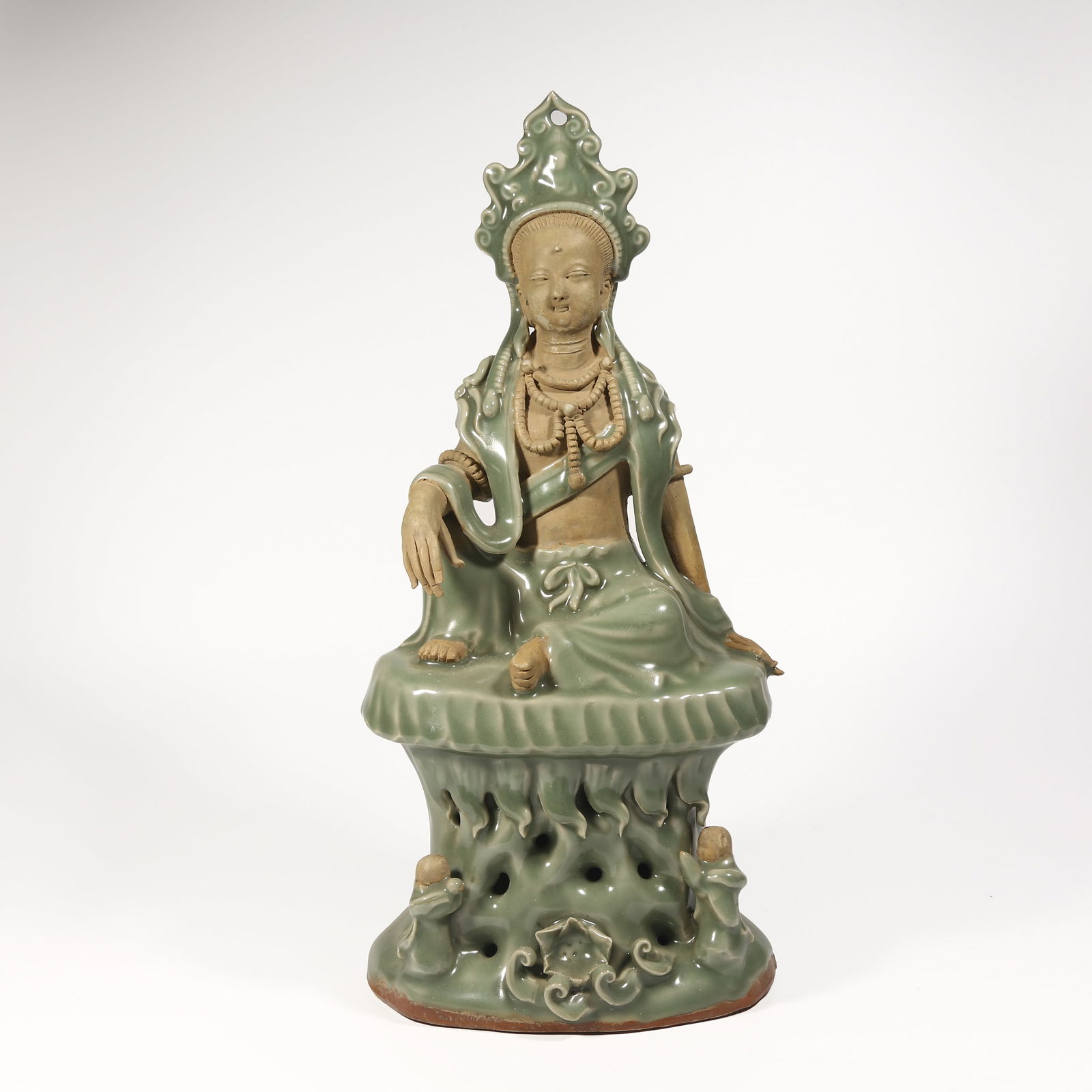 A LONGQUAN KILN OPEN-PORCELAIN AVALOKITESHVARA STATUE: Longquan Kiln Open-Porcelain Avalokiteshvara Statue
