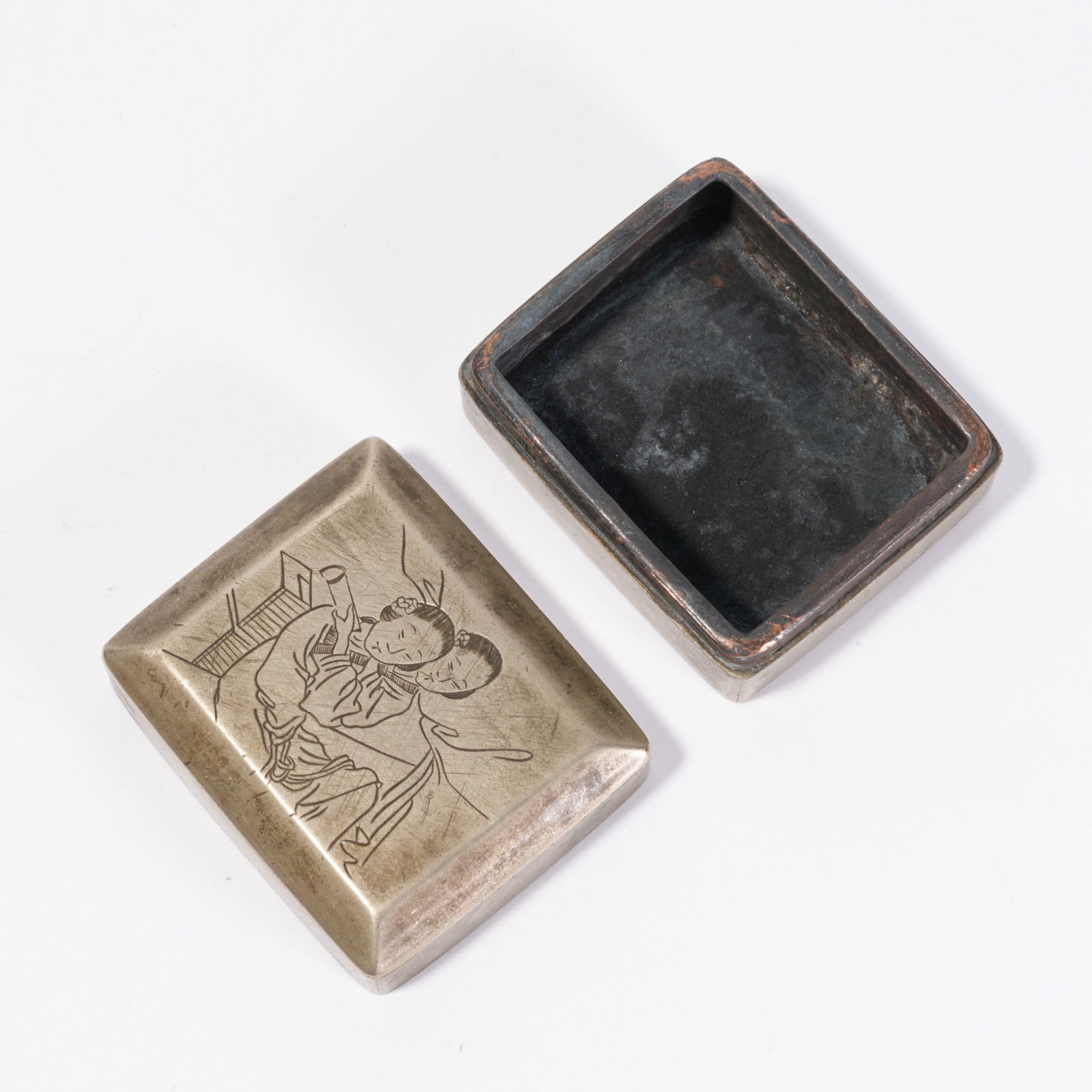 A BRONZE COVERED BOX WITH FIGURE NARRATIVE PATTERN - 7