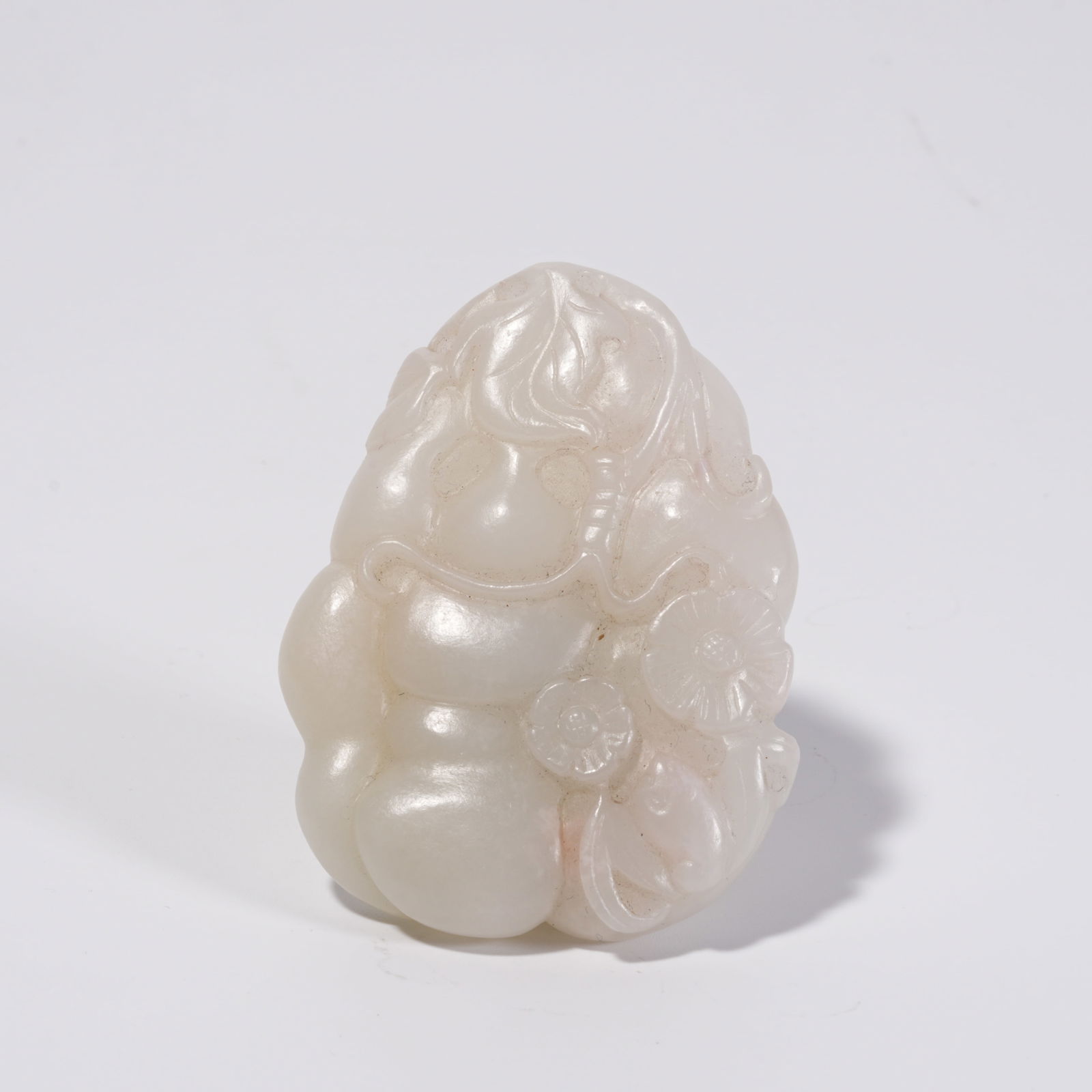 A HETIAN JADE GOURD-SHAPED ORNAMENT: Hetian Jade Gourd-Shaped Ornament