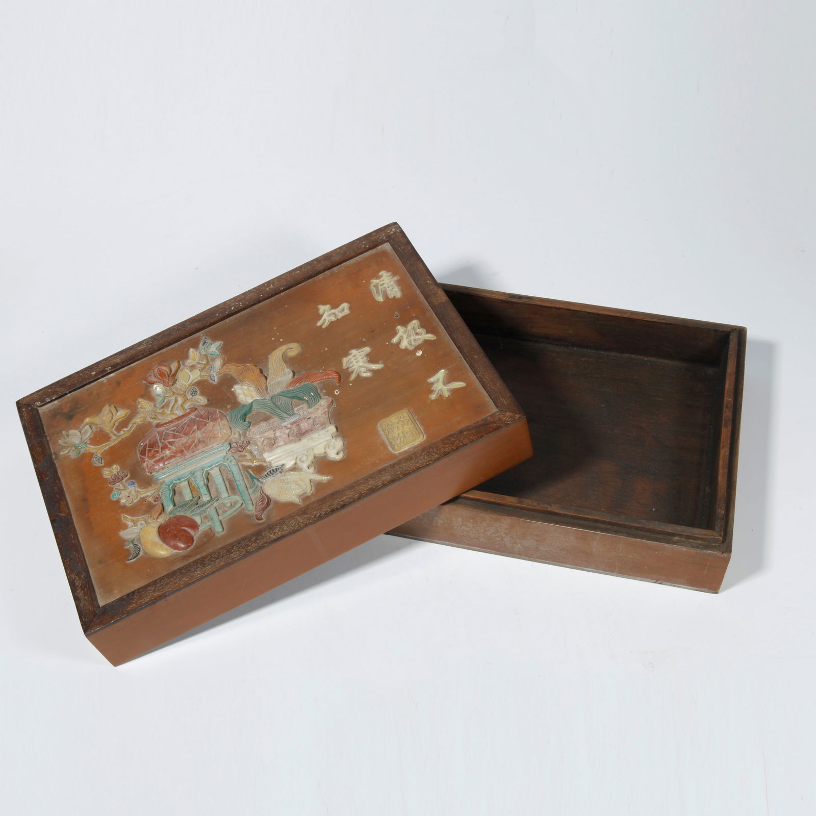 A BOX WITH HUNDRED TREASURES INLAY CARVED FROM BOXWOOD: Box with Hundred Treasures Inlay Carved from Boxwood