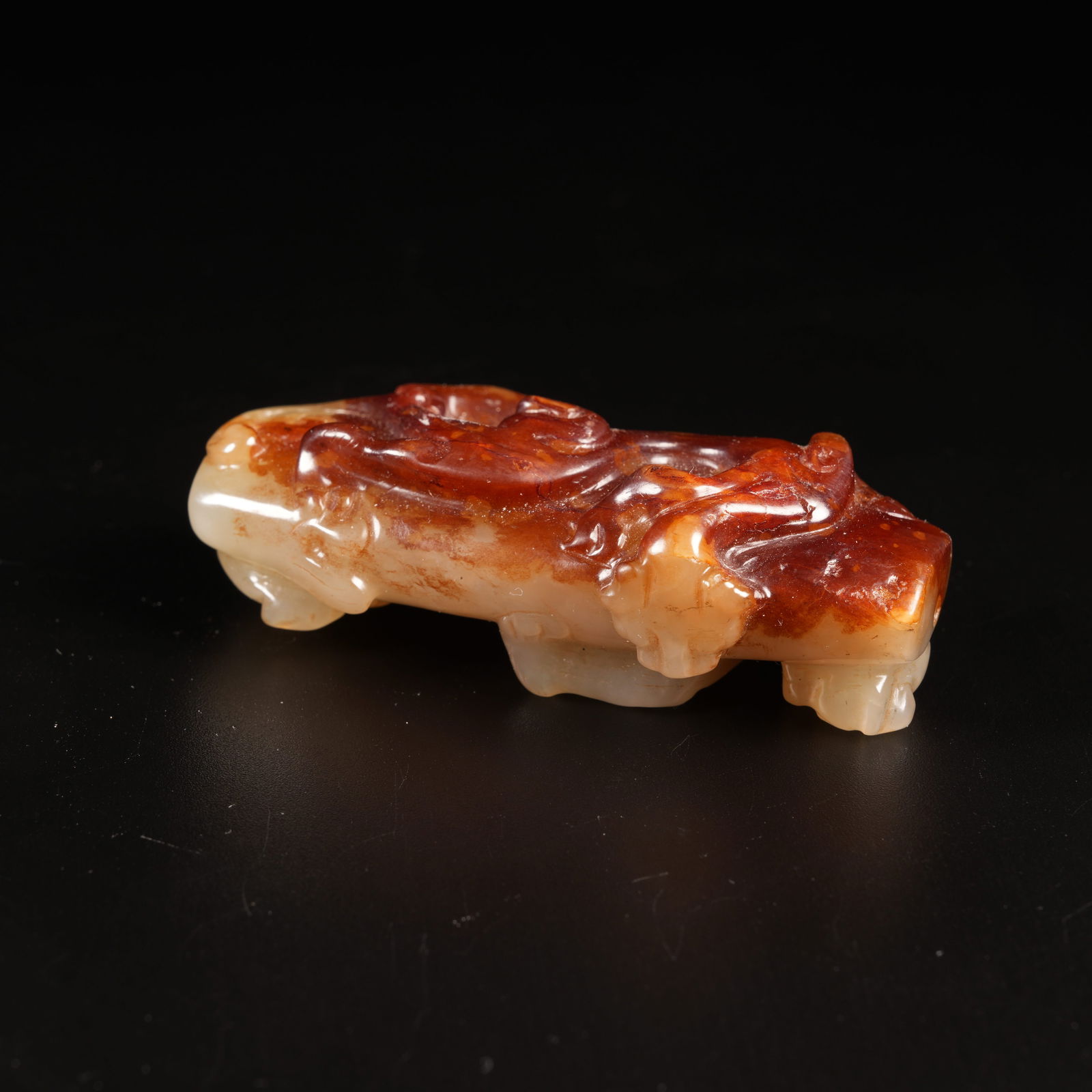 A ANCIENT JADE CHI-DRAGON PATTERN COLLAR ORNAMENT: Ancient Jade Chi-Dragon Pattern Collar Ornament