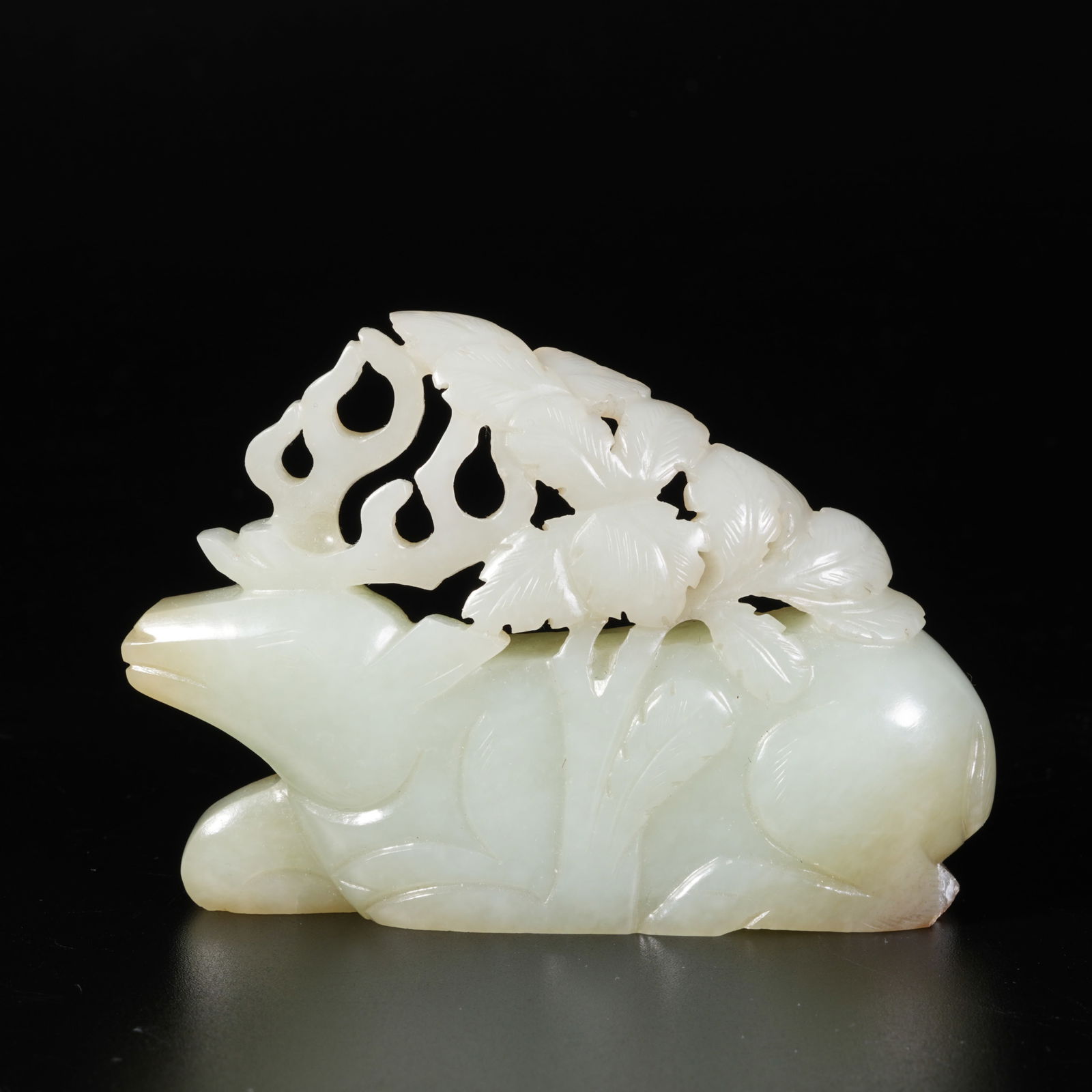 A HETIAN JADE DEER ORNAMENT (1 of 10)