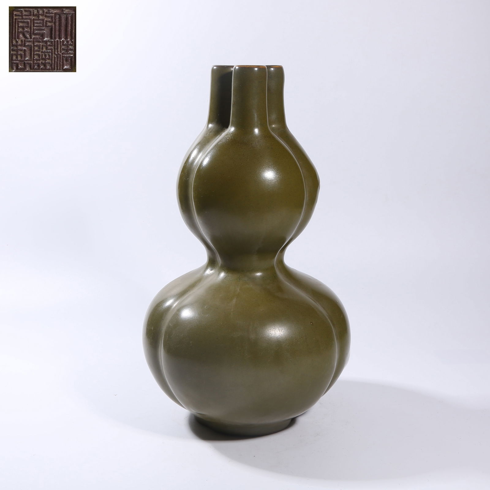 A TEA-DUST GLAZE THREE-HOLED GOURD VASE (1 of 11)