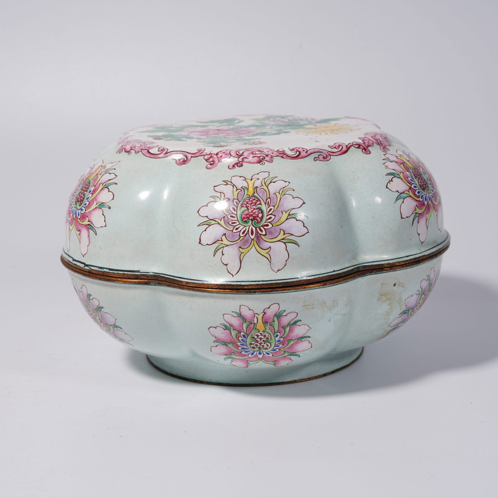 A GILDED CLOISONNÉ BRONZE COVERED BOX WITH FLOWER PATTERN - 3