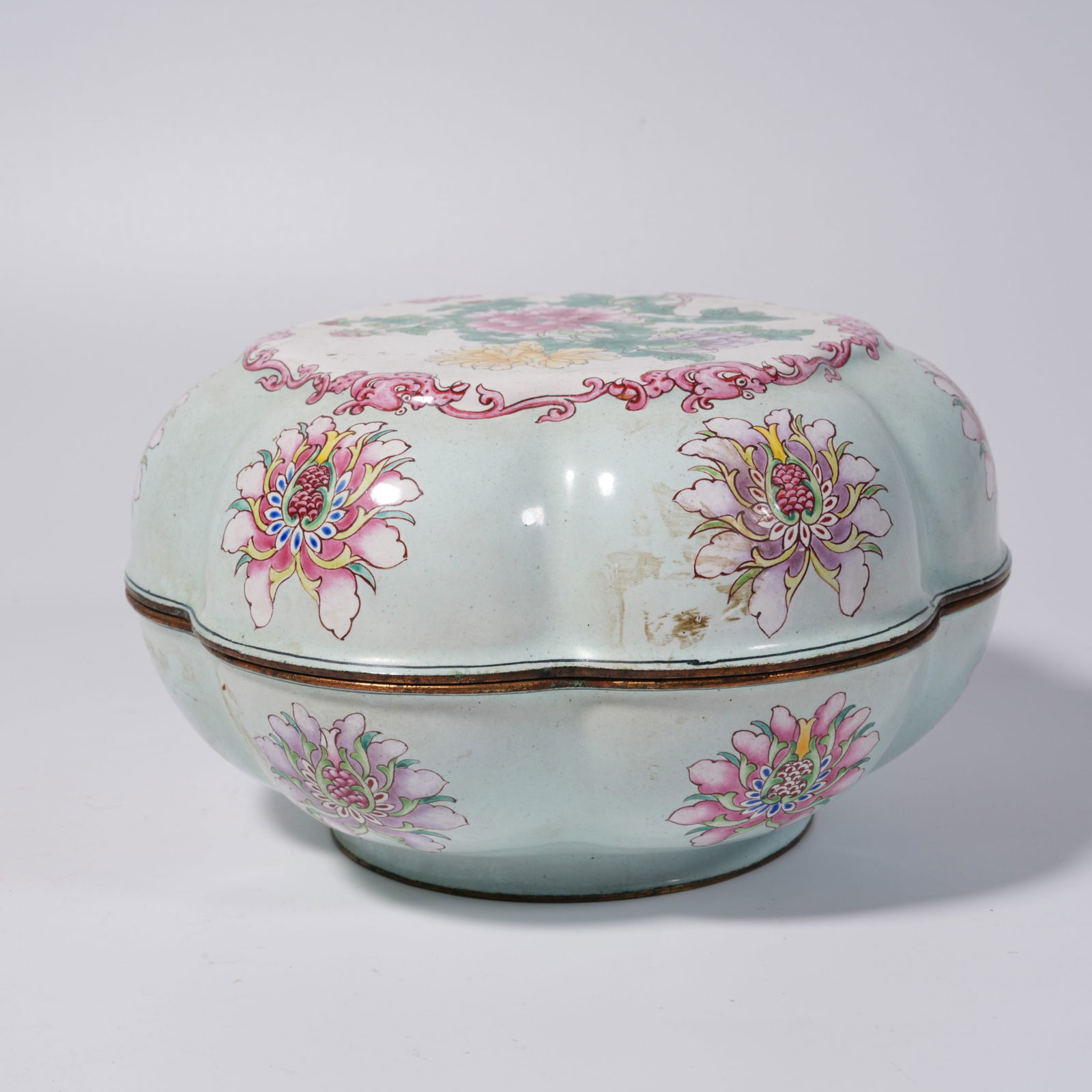 A GILDED CLOISONNÉ BRONZE COVERED BOX WITH FLOWER PATTERN - 4