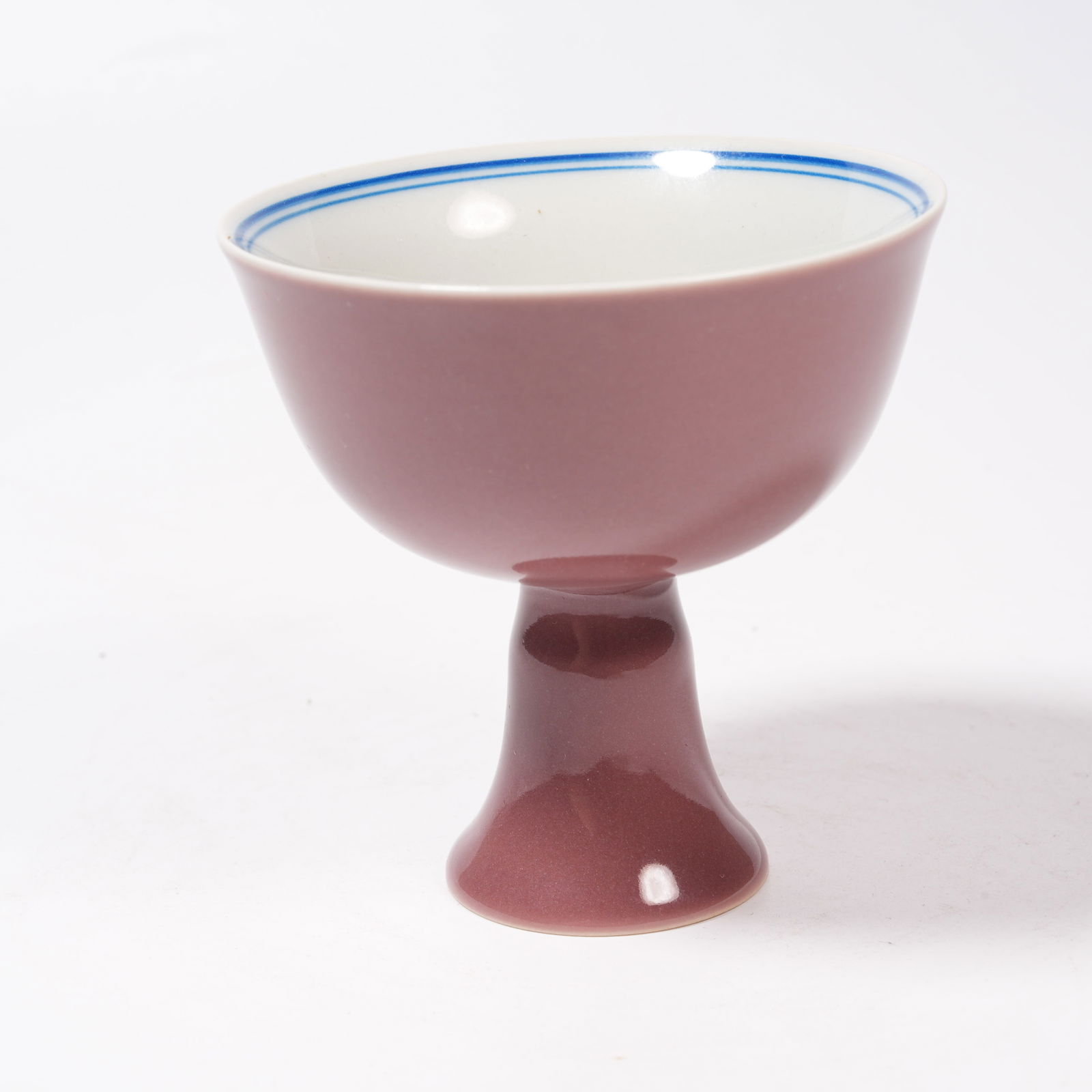 A PEACHBLOOM-GLAZED STEM CUP - 2
