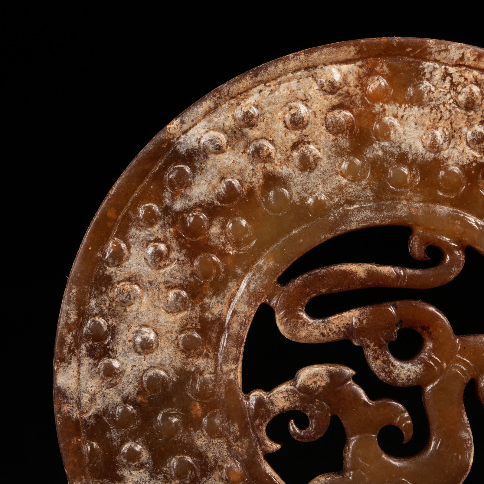 A DRAGON-PATTERN BI DISK IN ARCHAIC JADE - 2