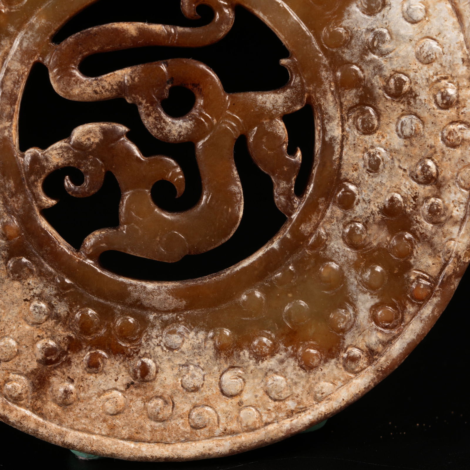 A DRAGON-PATTERN BI DISK IN ARCHAIC JADE - 3