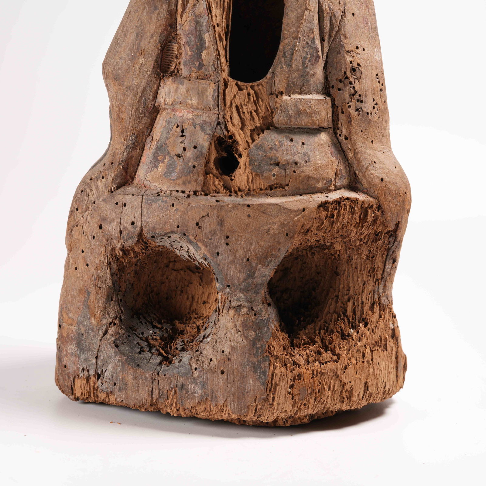 A GILDED LACQUER AMORPHOUS FIGURE - 7