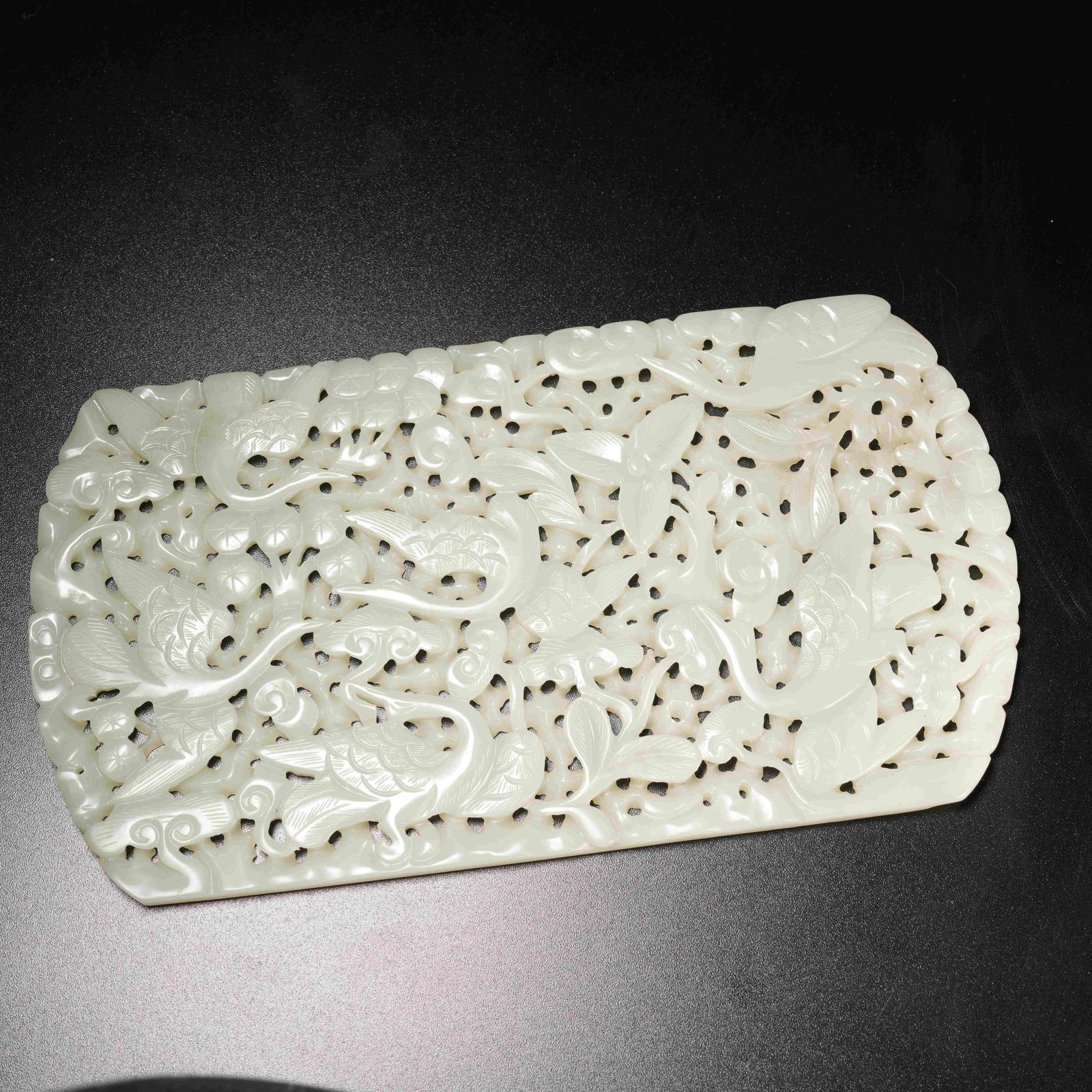 A HETIAN JADE FLOWER PIECE WITH OPENWORK CRANE PATTERN: Hetian Jade Flower Piece with Openwork Crane Pattern