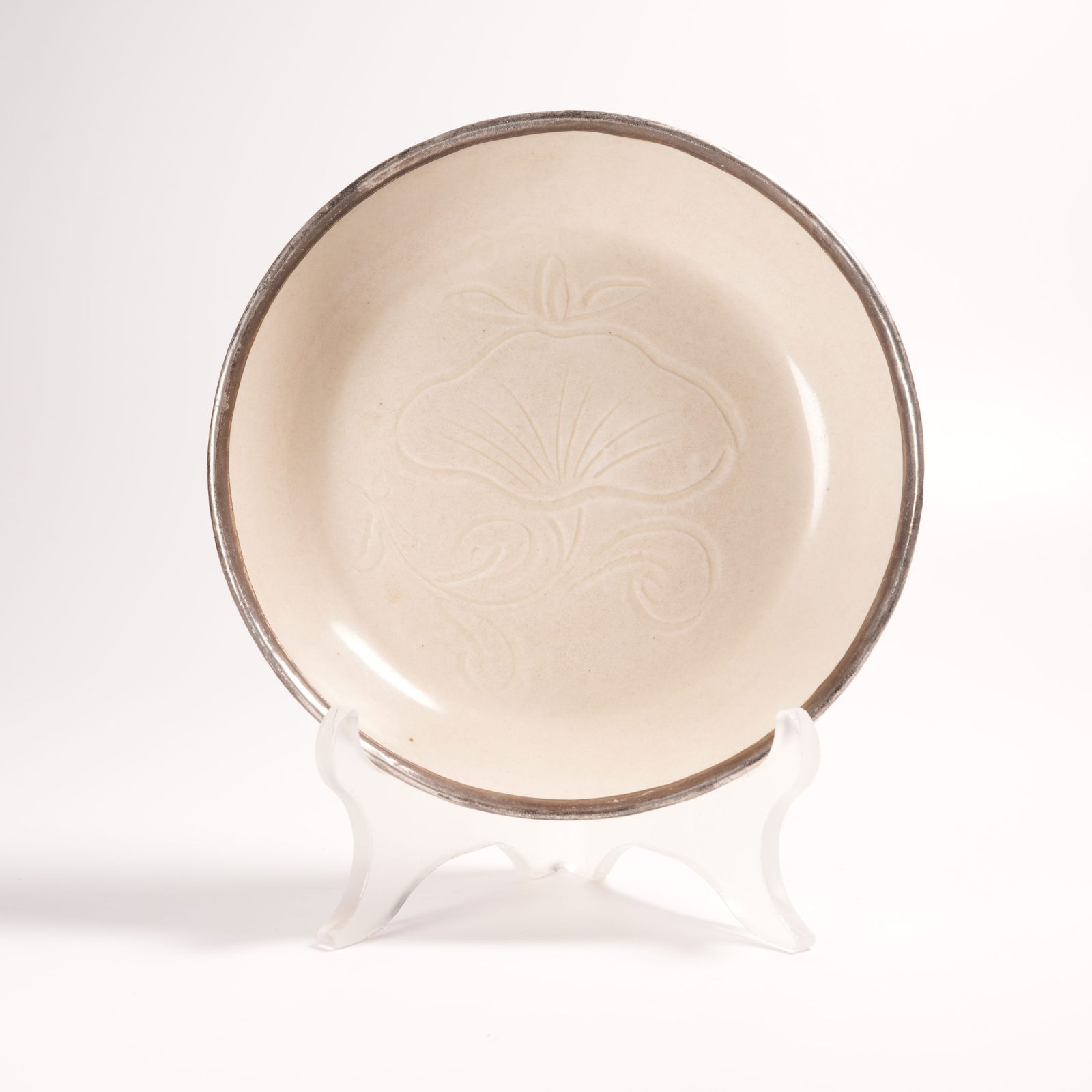 A DING KILN LINGZHI-PATTERN PLATE: Ding Kiln Lingzhi-Pattern Plate