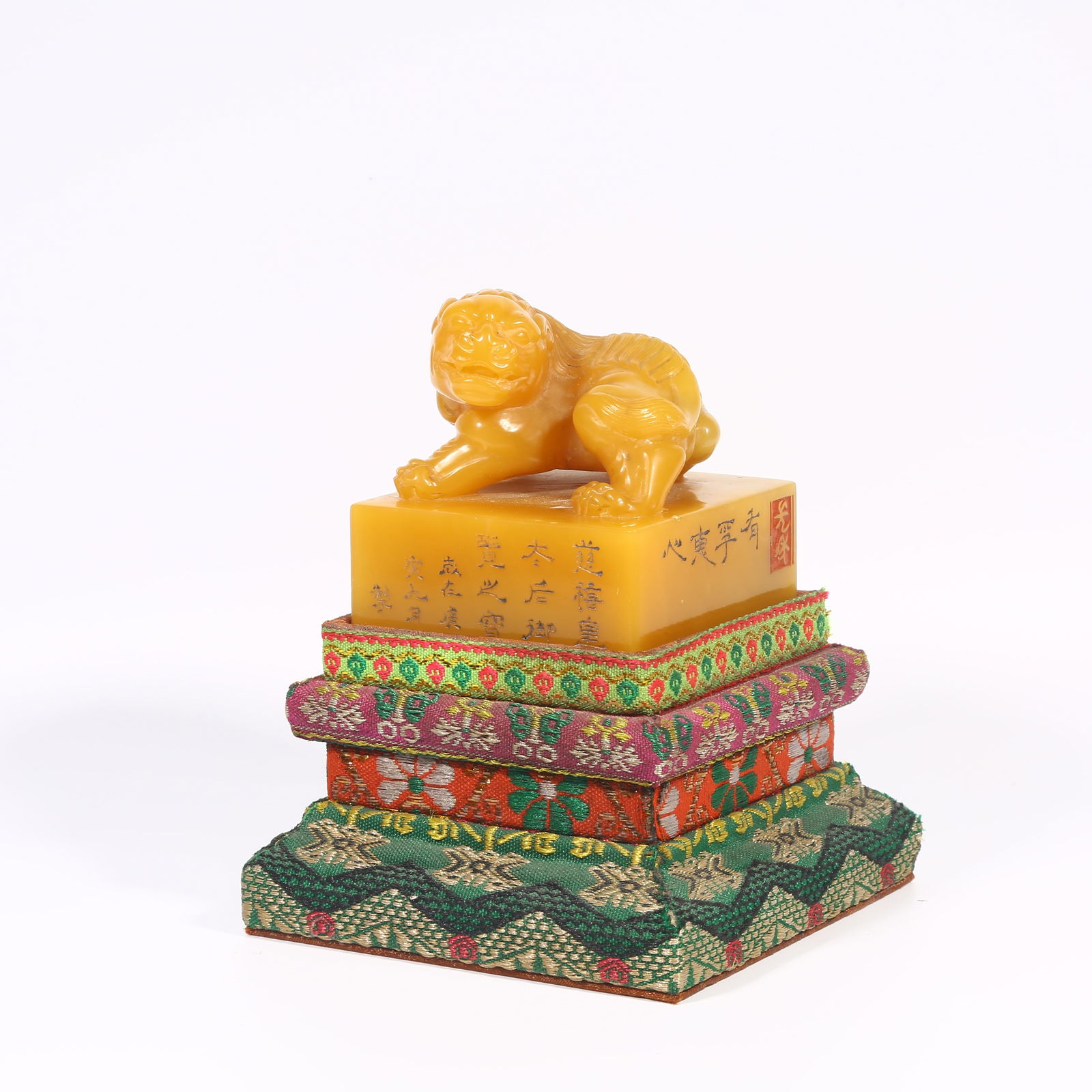 A SHOUSHAN TIANHUANG STONE SEAL WITH BEAST-SHAPED KNOB: Shoushan Tianhuang stone seal with beast-shaped knob
