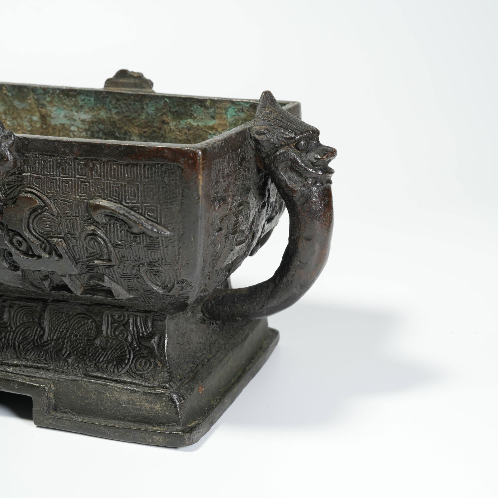A BRONZE DOUBLE-BEAST-HANDLED BOX WITH BEAST-FACE PATTERN - 7